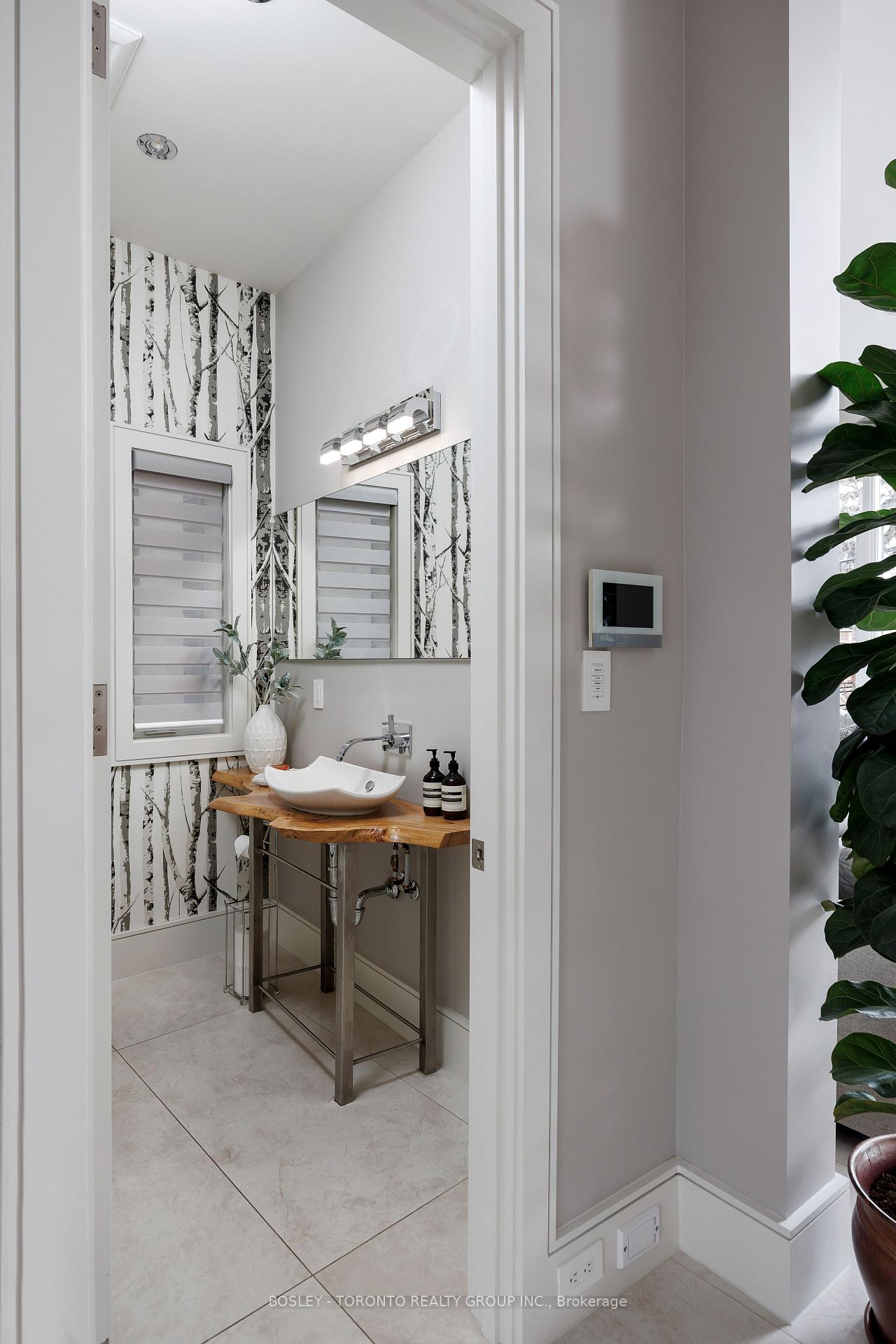 Photo 19 of 242 Sutherland Drive, Toronto, Leaside — HOMEH