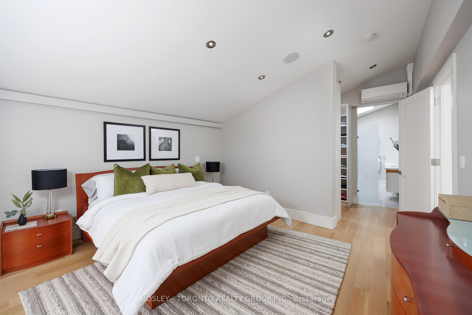 Photo 25 of 242 Sutherland Drive, Toronto, Leaside — HOMEH