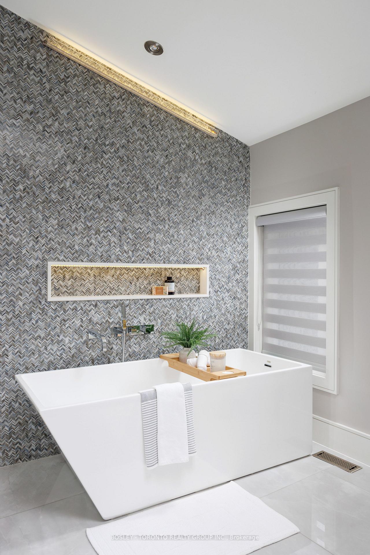 Photo 27 of 242 Sutherland Drive, Toronto, Leaside — HOMEH