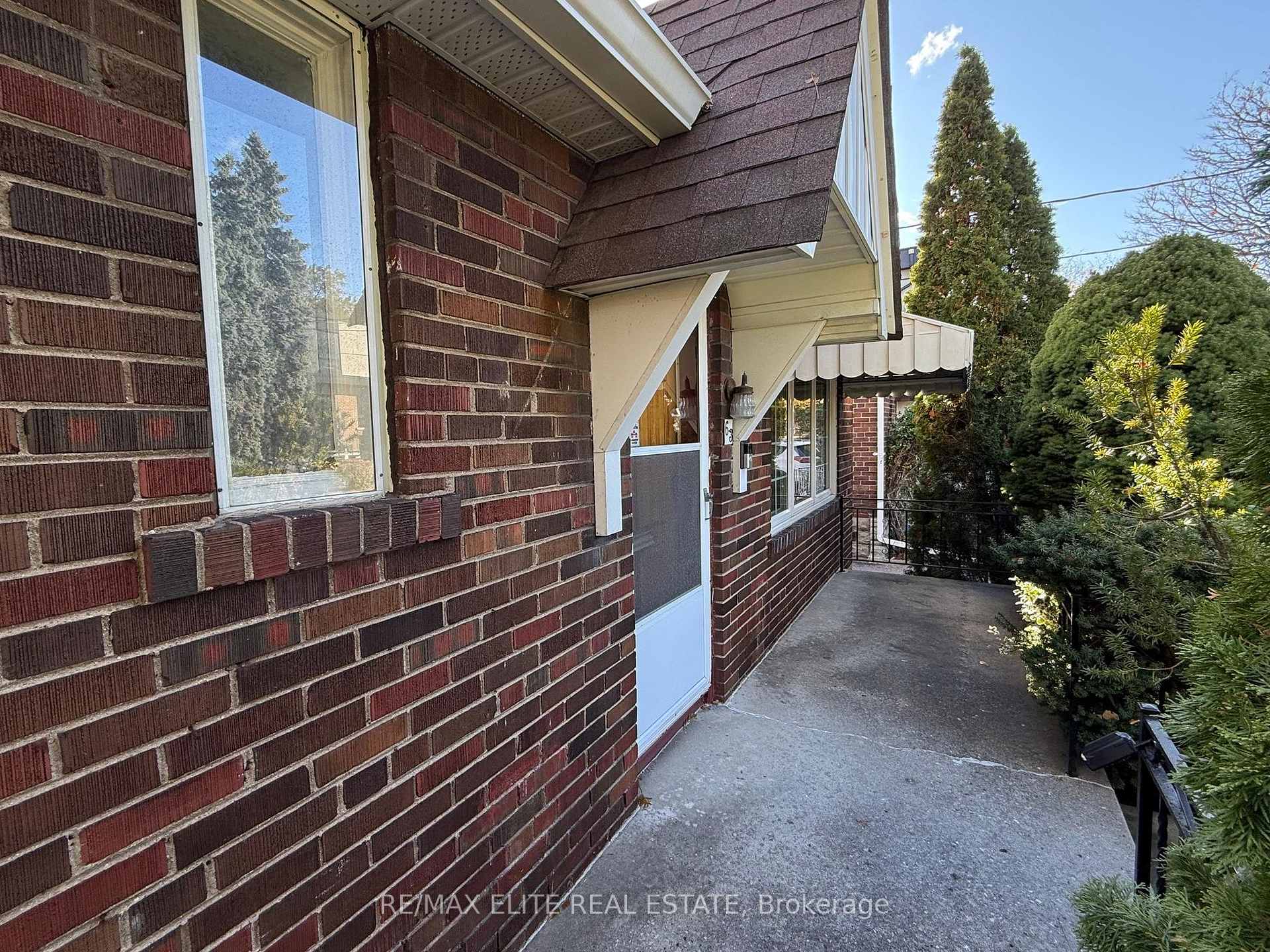 Photo 4 of 63 St Hubert Avenue, Toronto, East York — HOMEH