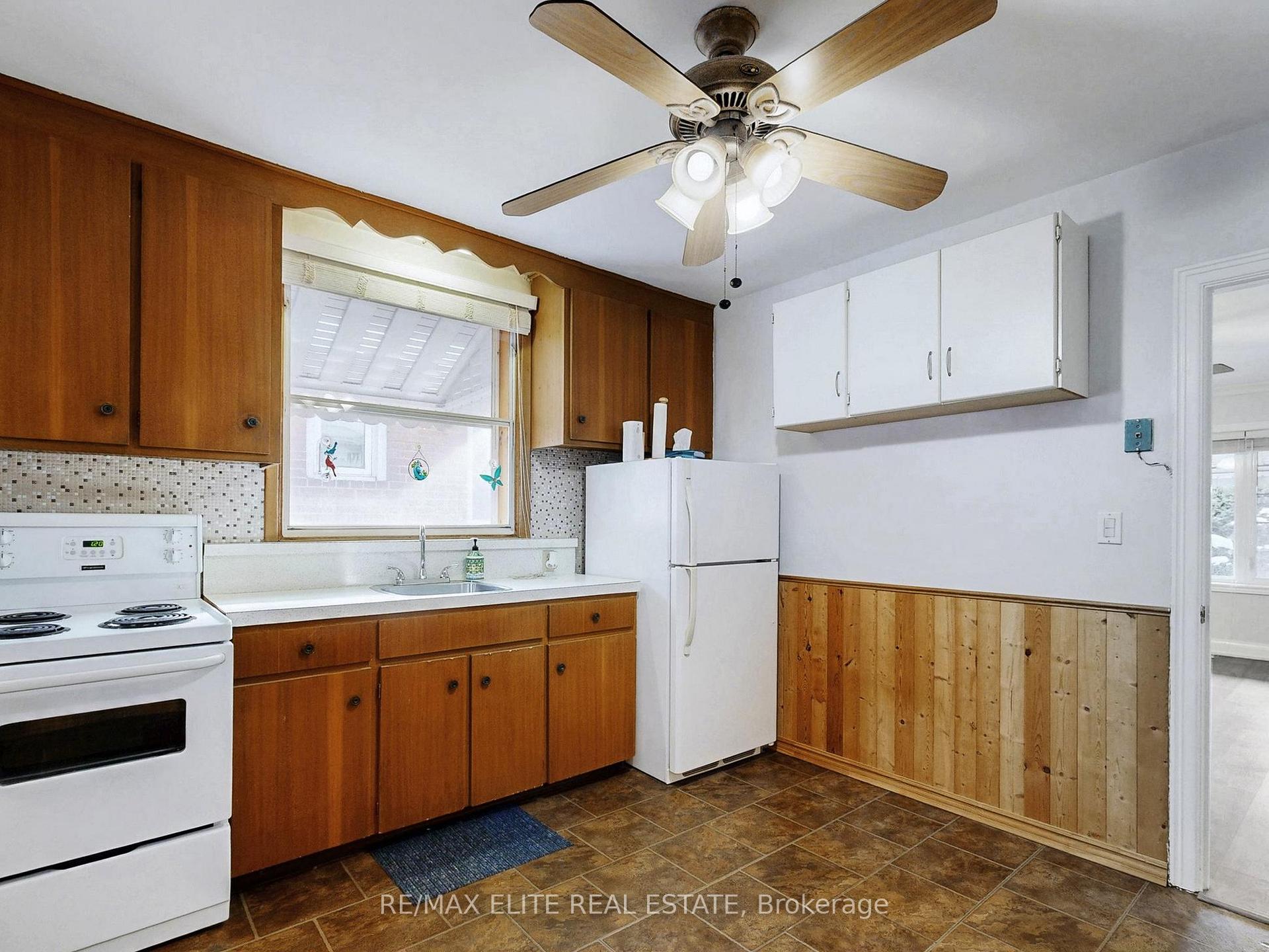 Photo 12 of 63 St Hubert Avenue, Toronto, East York — HOMEH
