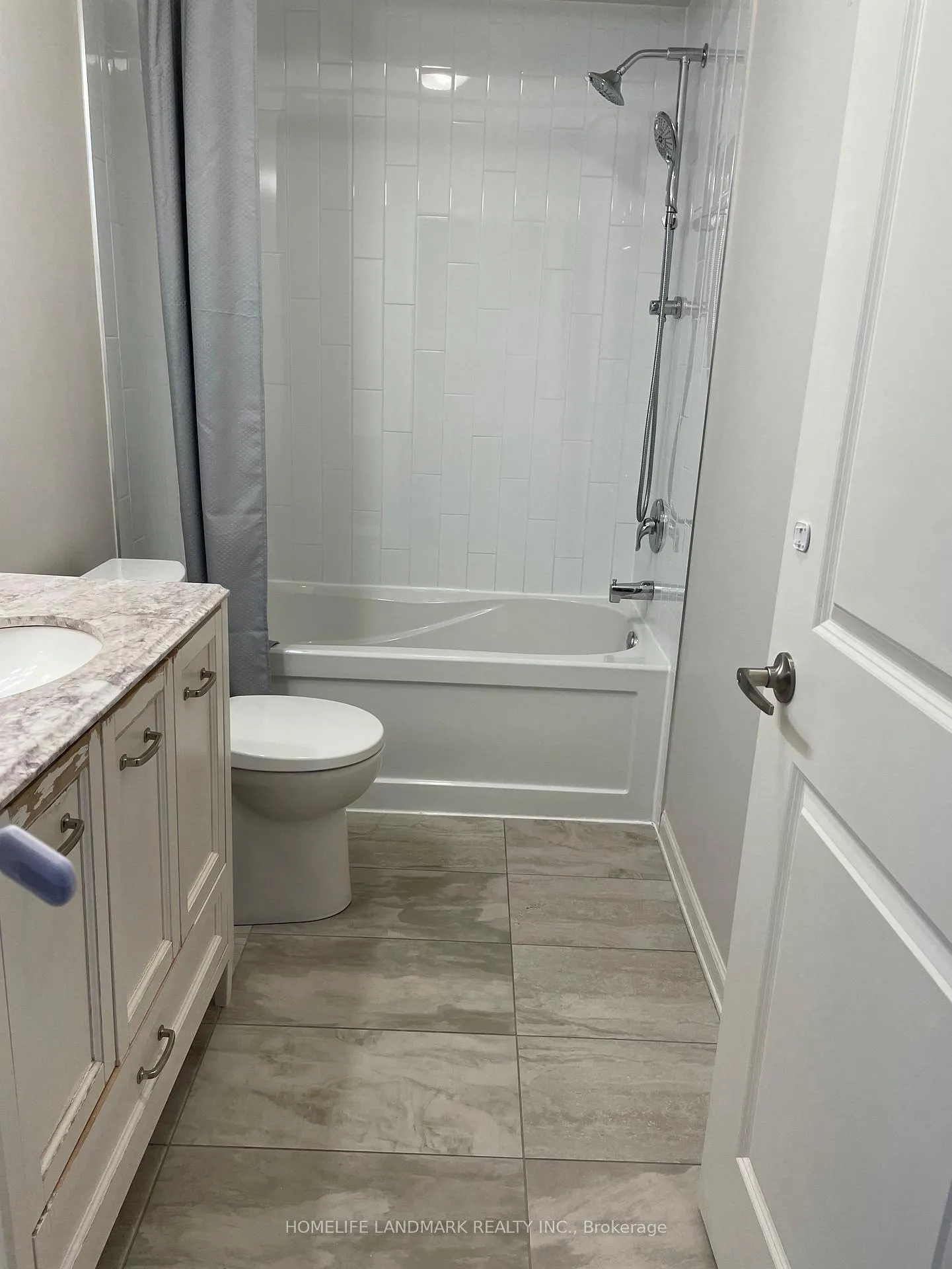 Photo 11 of Unit Upper, 186 Kingston Road, Toronto, The Beaches — HOMEH