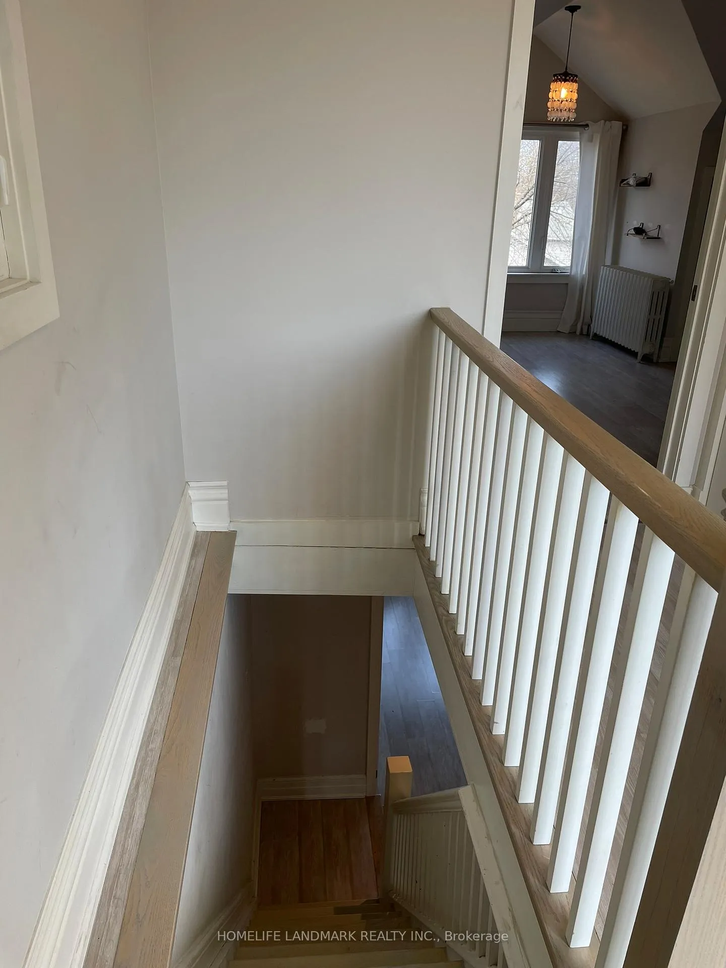 Photo 15 of Unit Upper, 186 Kingston Road, Toronto, The Beaches — HOMEH