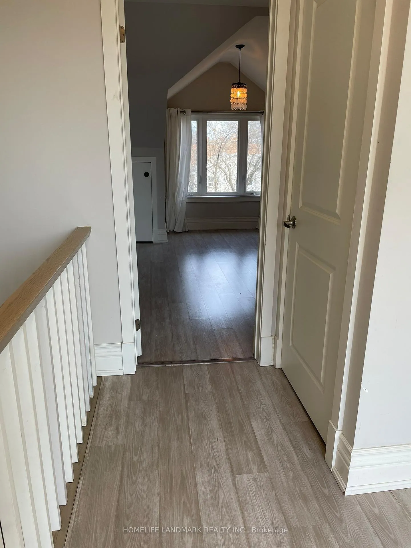 Photo 16 of Unit Upper, 186 Kingston Road, Toronto, The Beaches — HOMEH