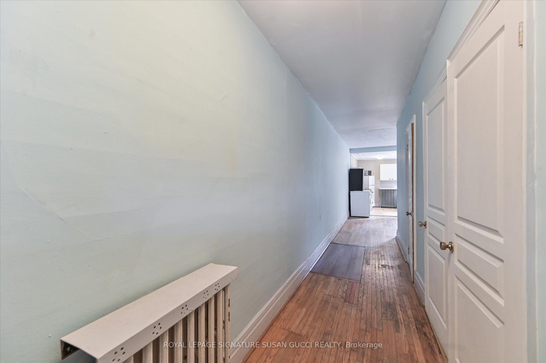 Photo 6 of 9 Everett Crescent, Toronto, Woodbine-Lumsden — HOMEH