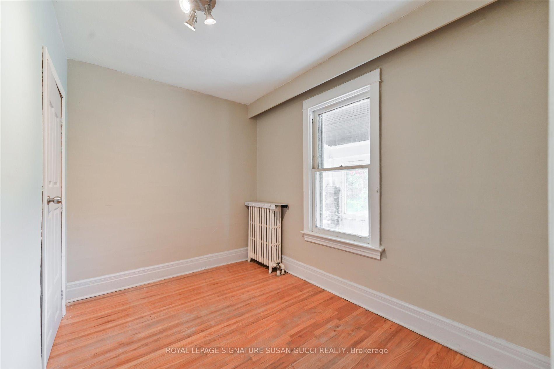 Photo 14 of 9 Everett Crescent, Toronto, Woodbine-Lumsden — HOMEH