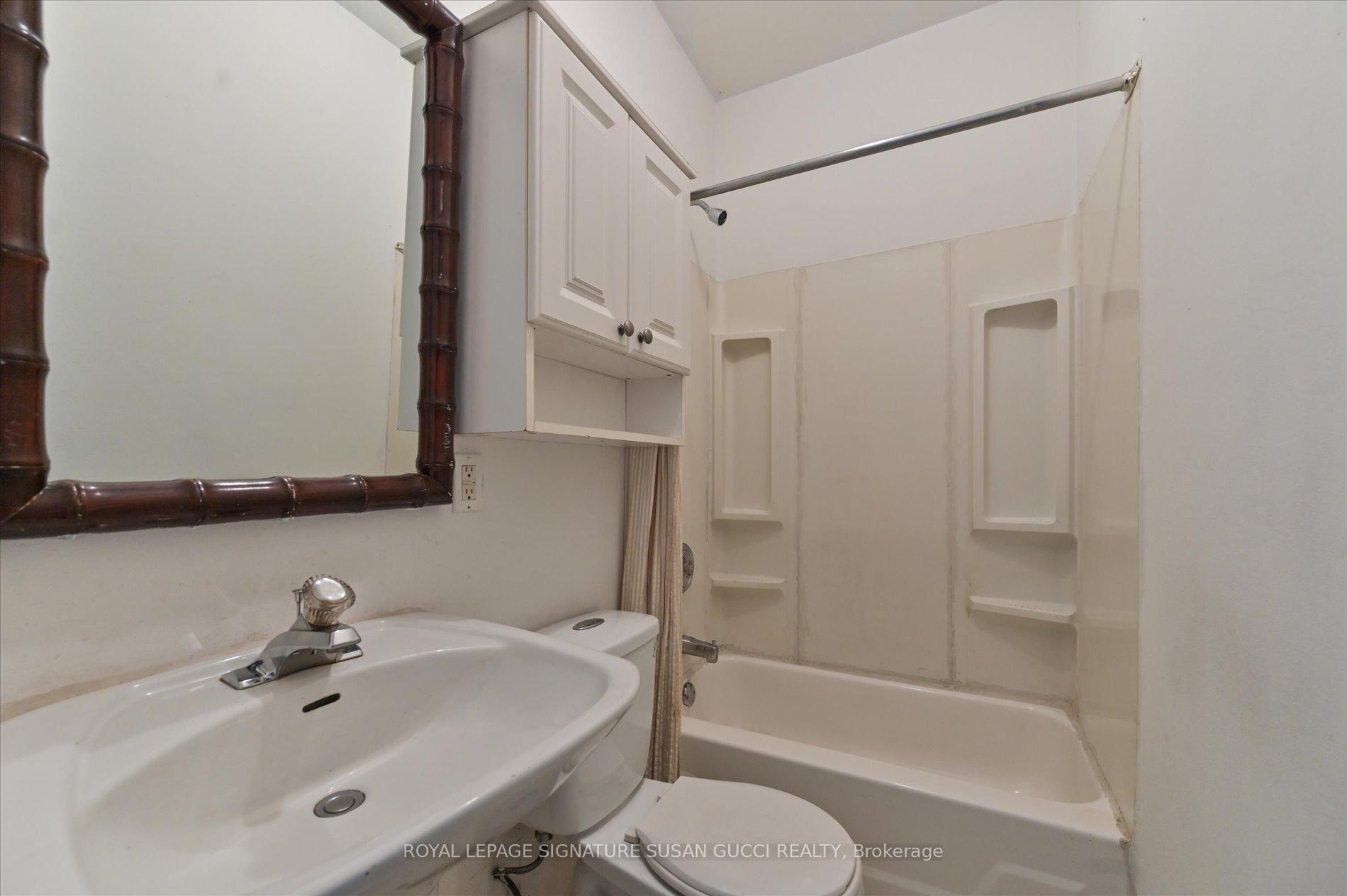 Photo 16 of 9 Everett Crescent, Toronto, Woodbine-Lumsden — HOMEH