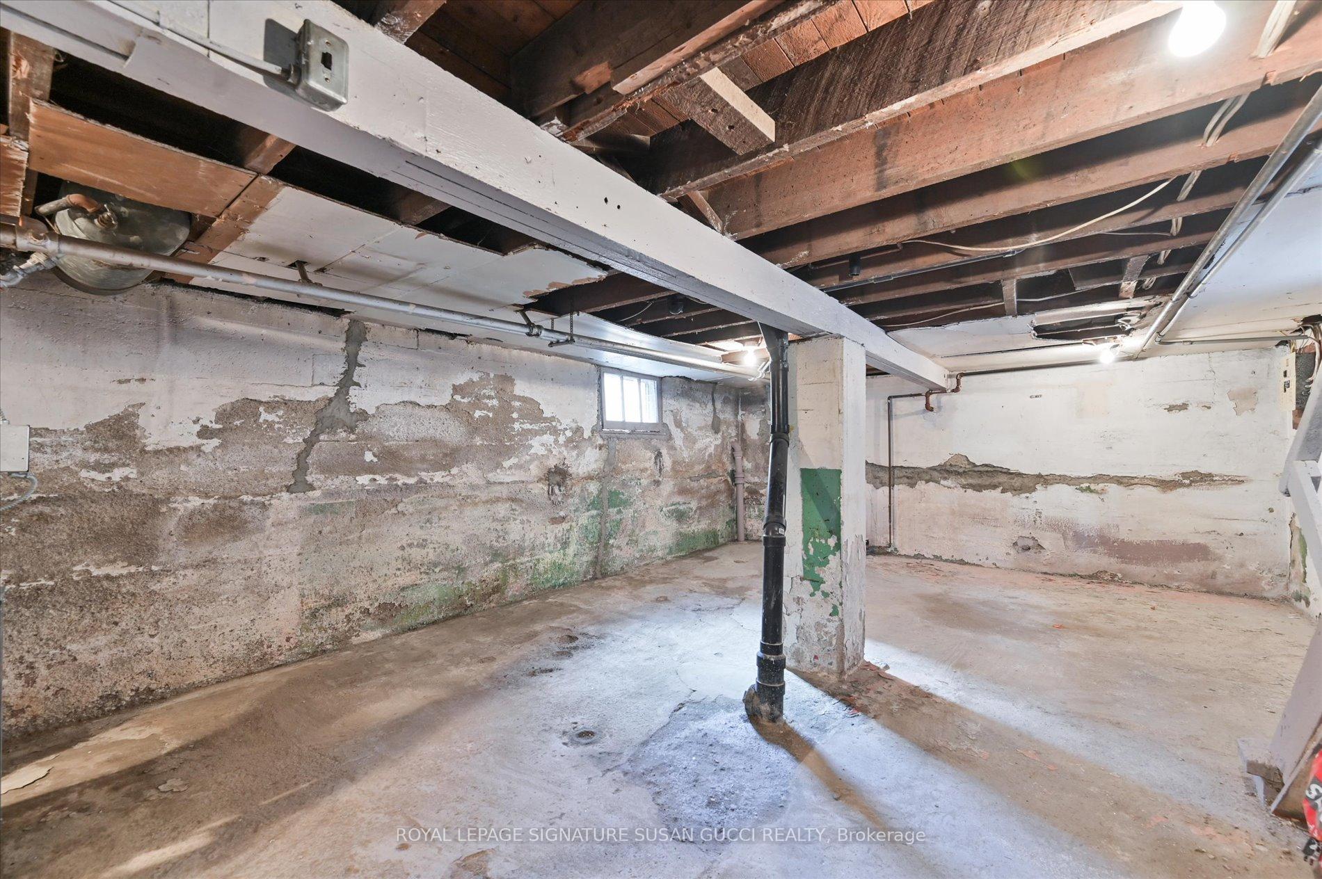 Photo 18 of 9 Everett Crescent, Toronto, Woodbine-Lumsden — HOMEH