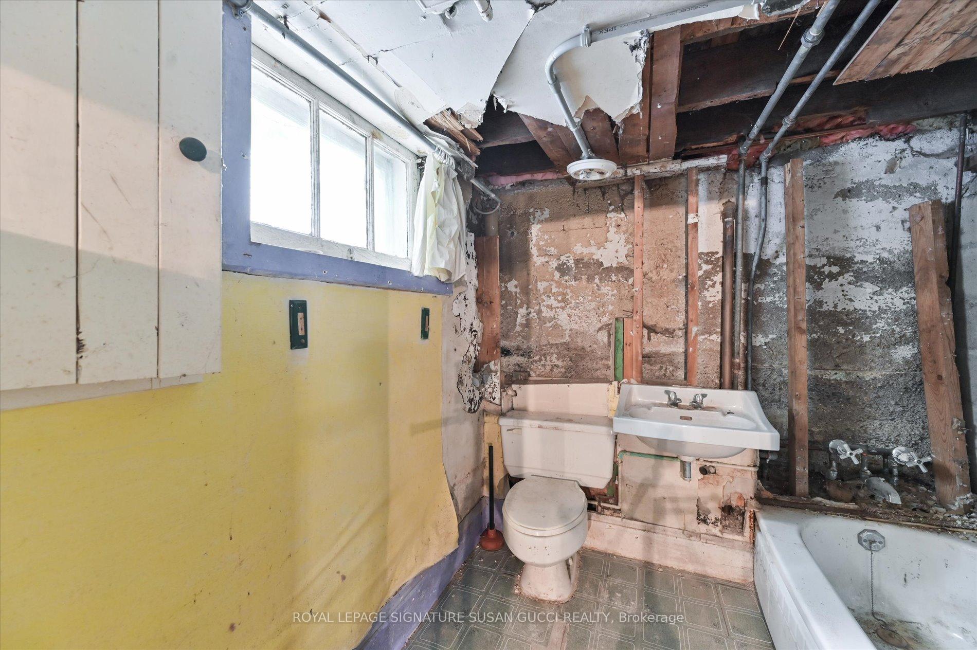 Photo 20 of 9 Everett Crescent, Toronto, Woodbine-Lumsden — HOMEH
