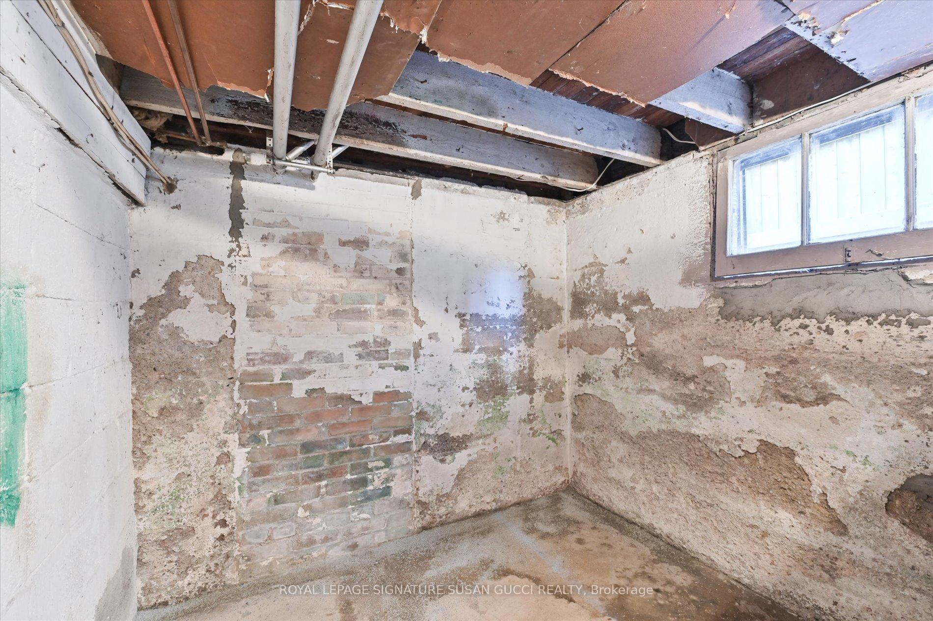 Photo 21 of 9 Everett Crescent, Toronto, Woodbine-Lumsden — HOMEH
