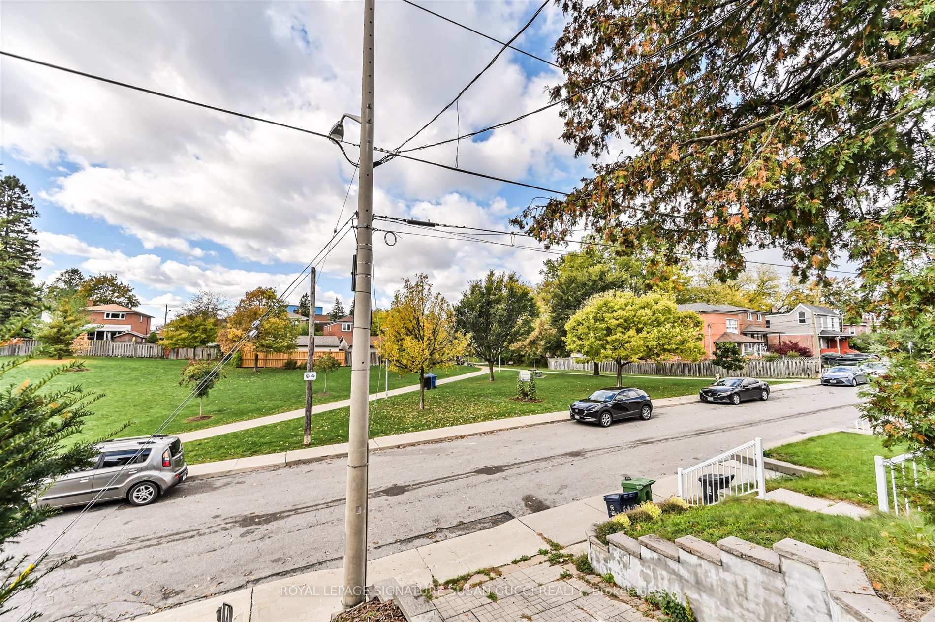 Photo 28 of 9 Everett Crescent, Toronto, Woodbine-Lumsden — HOMEH