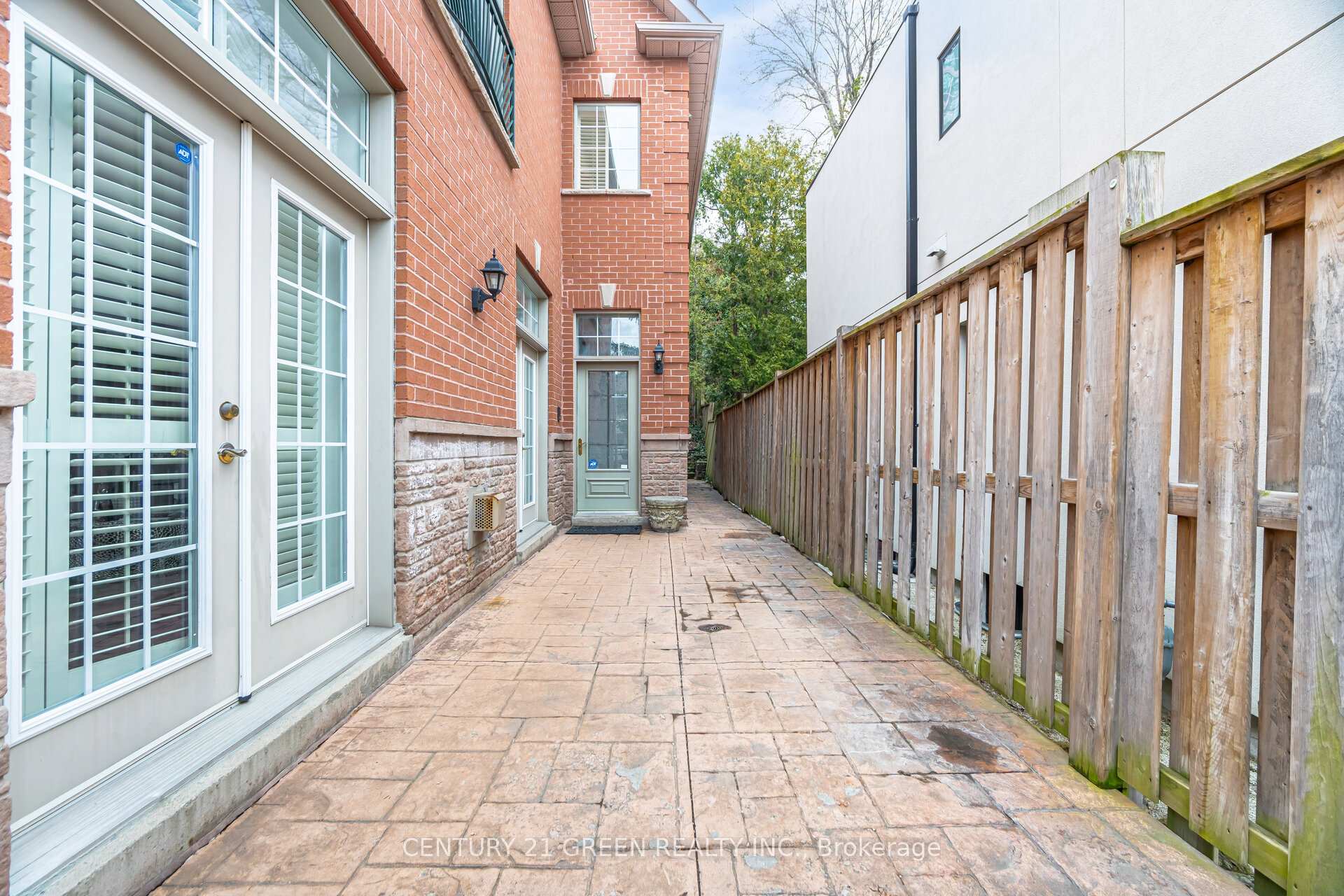 Photo 3 of 135 Glenmount Park Road, Toronto, East End-Danforth — HOMEH