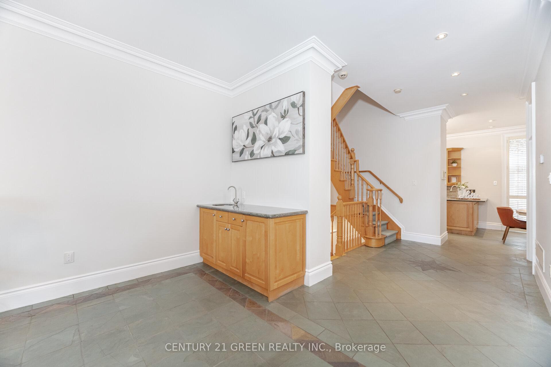 Photo 10 of 135 Glenmount Park Road, Toronto, East End-Danforth — HOMEH