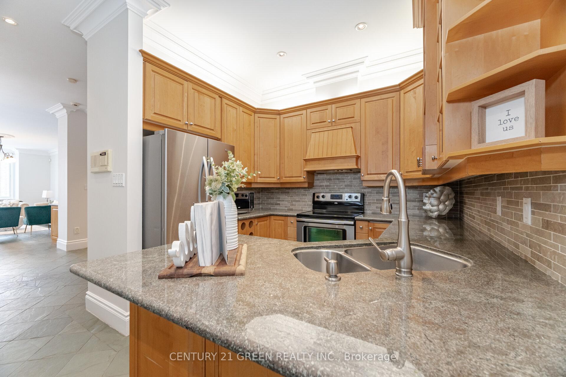Photo 12 of 135 Glenmount Park Road, Toronto, East End-Danforth — HOMEH