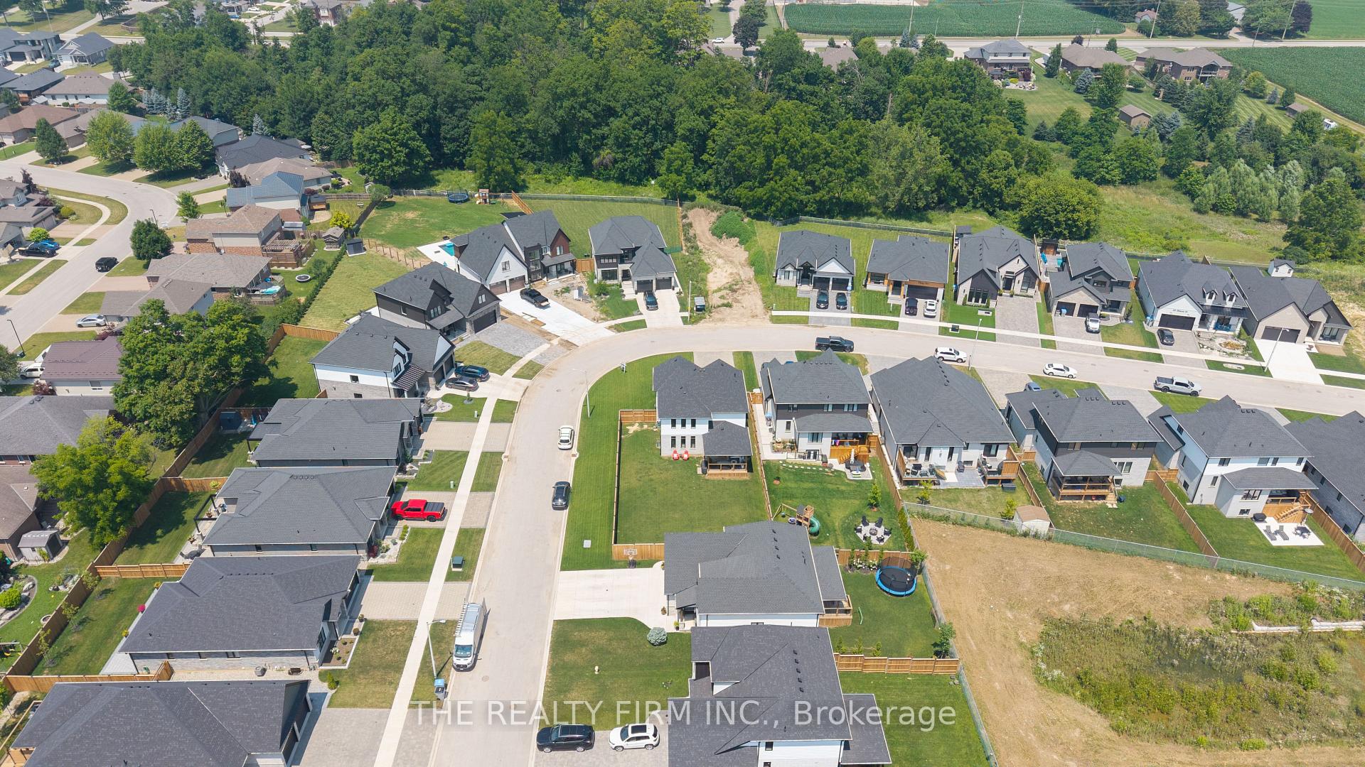 Photo 32 of 27 Briscoe Crescent, Strathroy-Caradoc, NE — HOMEH