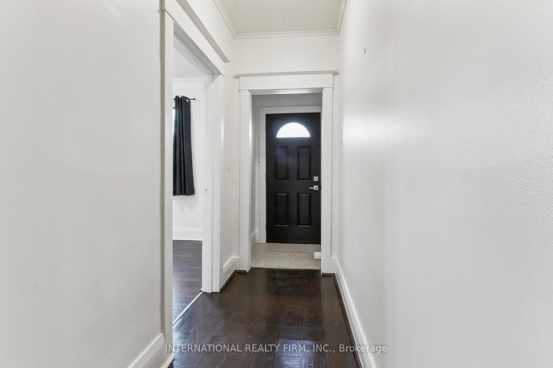 Photo 3 of Unit Upper, 279 Cedarvale Avenue, Toronto, Woodbine-Lumsden — HOMEH