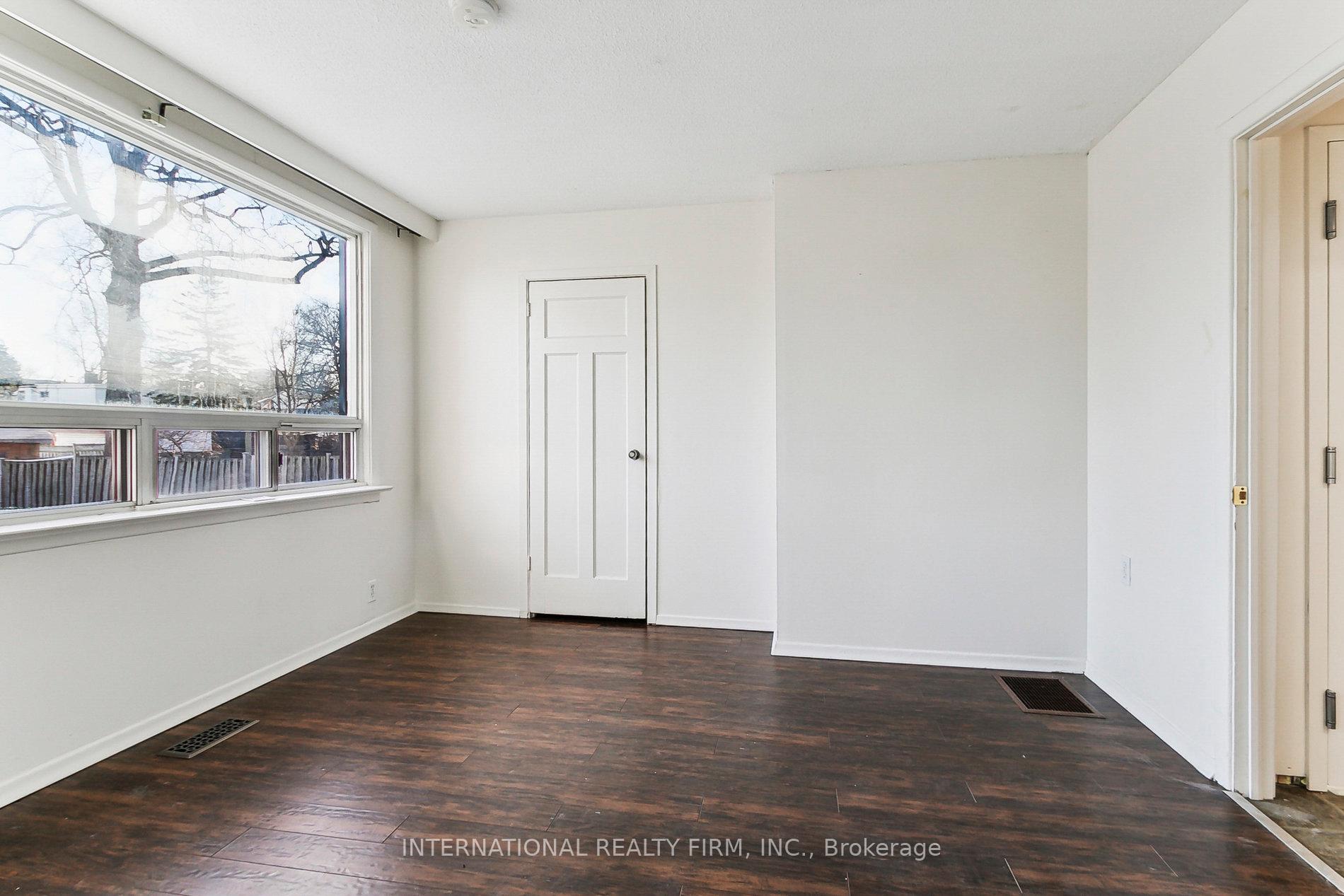 Photo 5 of Unit Upper, 279 Cedarvale Avenue, Toronto, Woodbine-Lumsden — HOMEH