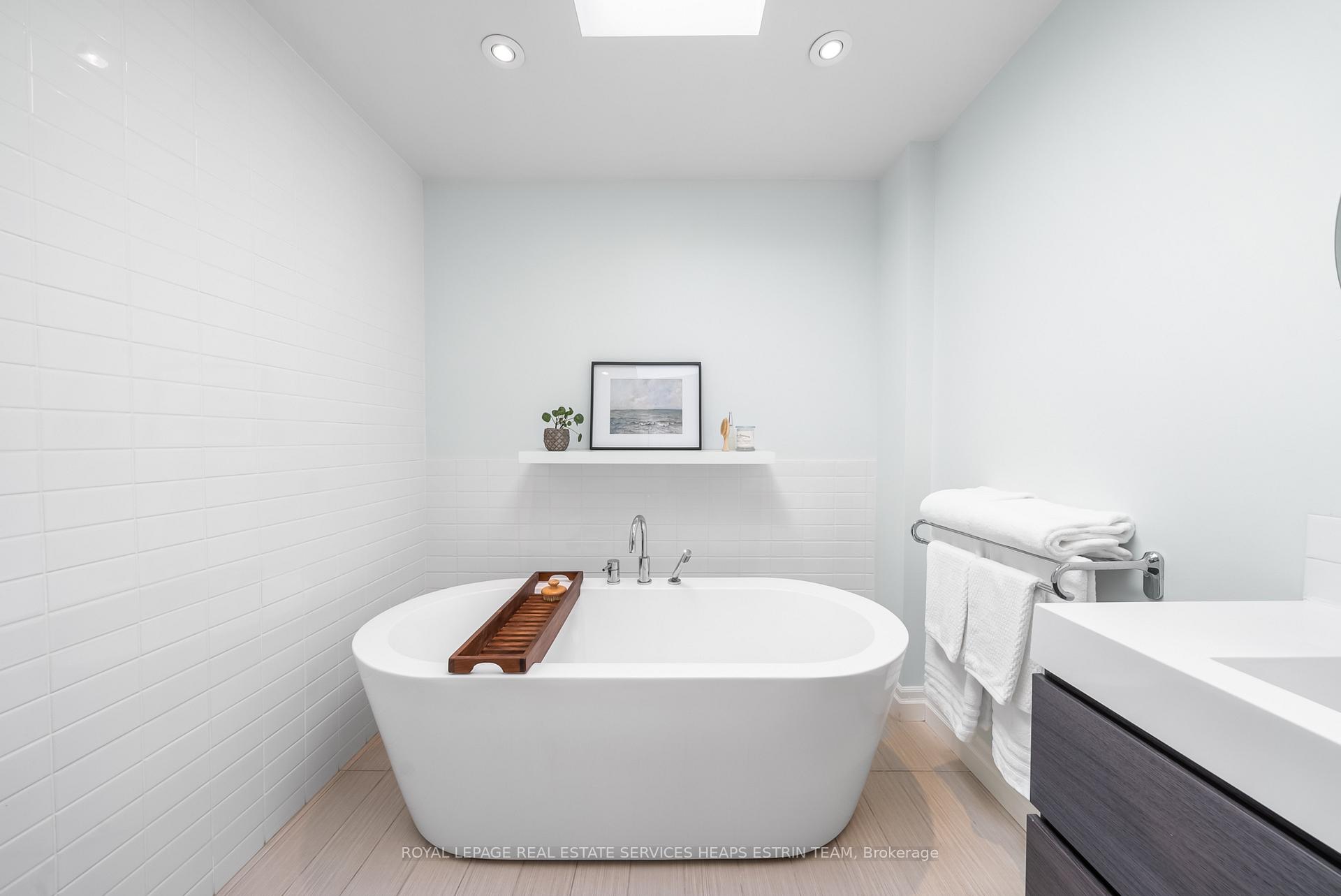 Photo 13 of 169 Parkhurst Boulevard, Toronto, Leaside — HOMEH