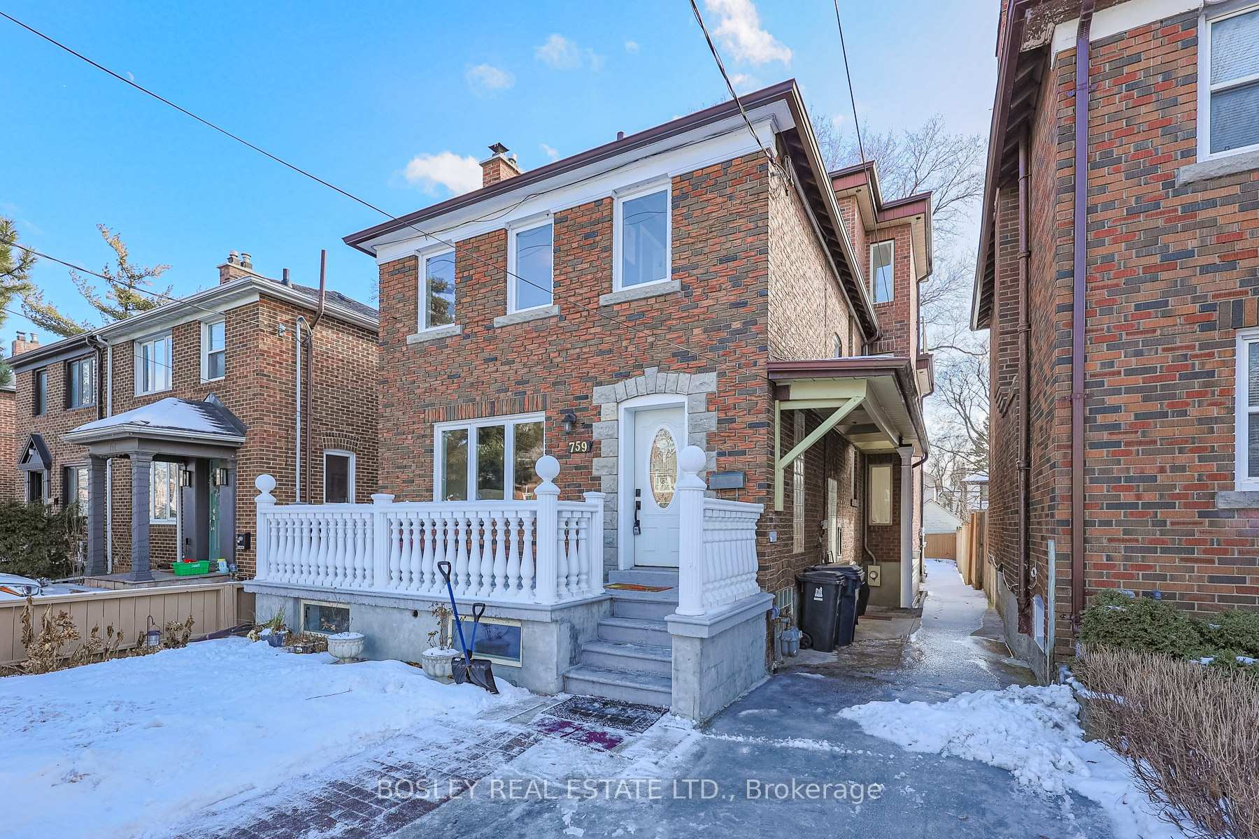 Front of 759 Eglinton Avenue E
