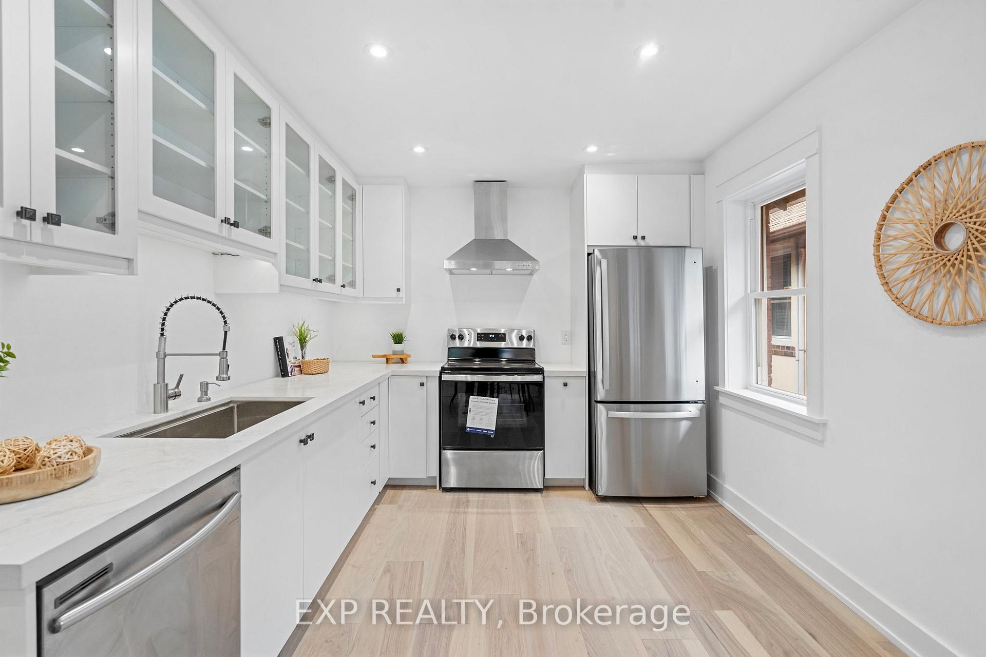 Photo 11 of 26 Glen Manor Drive, Toronto, The Beaches — HOMEH