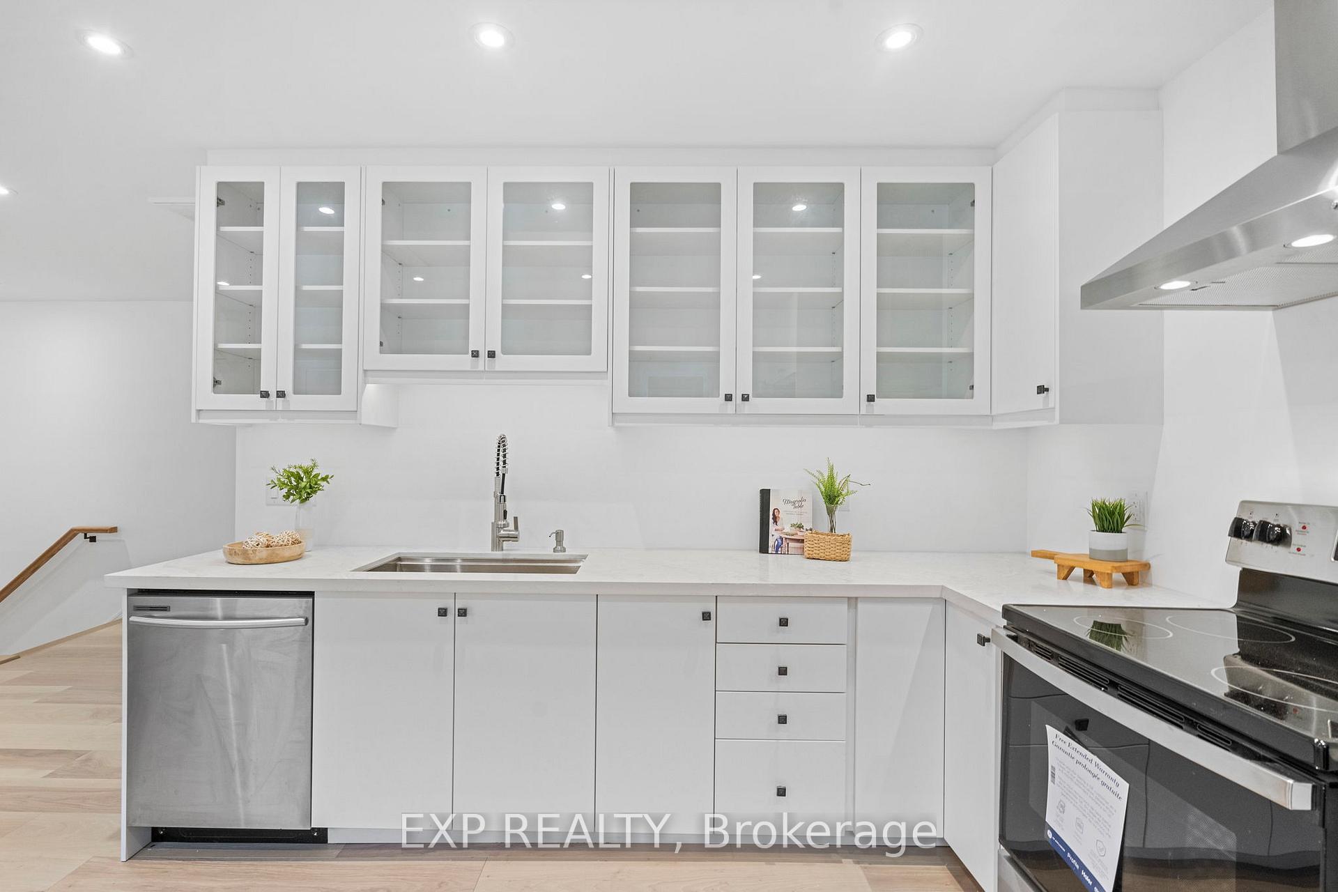 Photo 12 of 26 Glen Manor Drive, Toronto, The Beaches — HOMEH