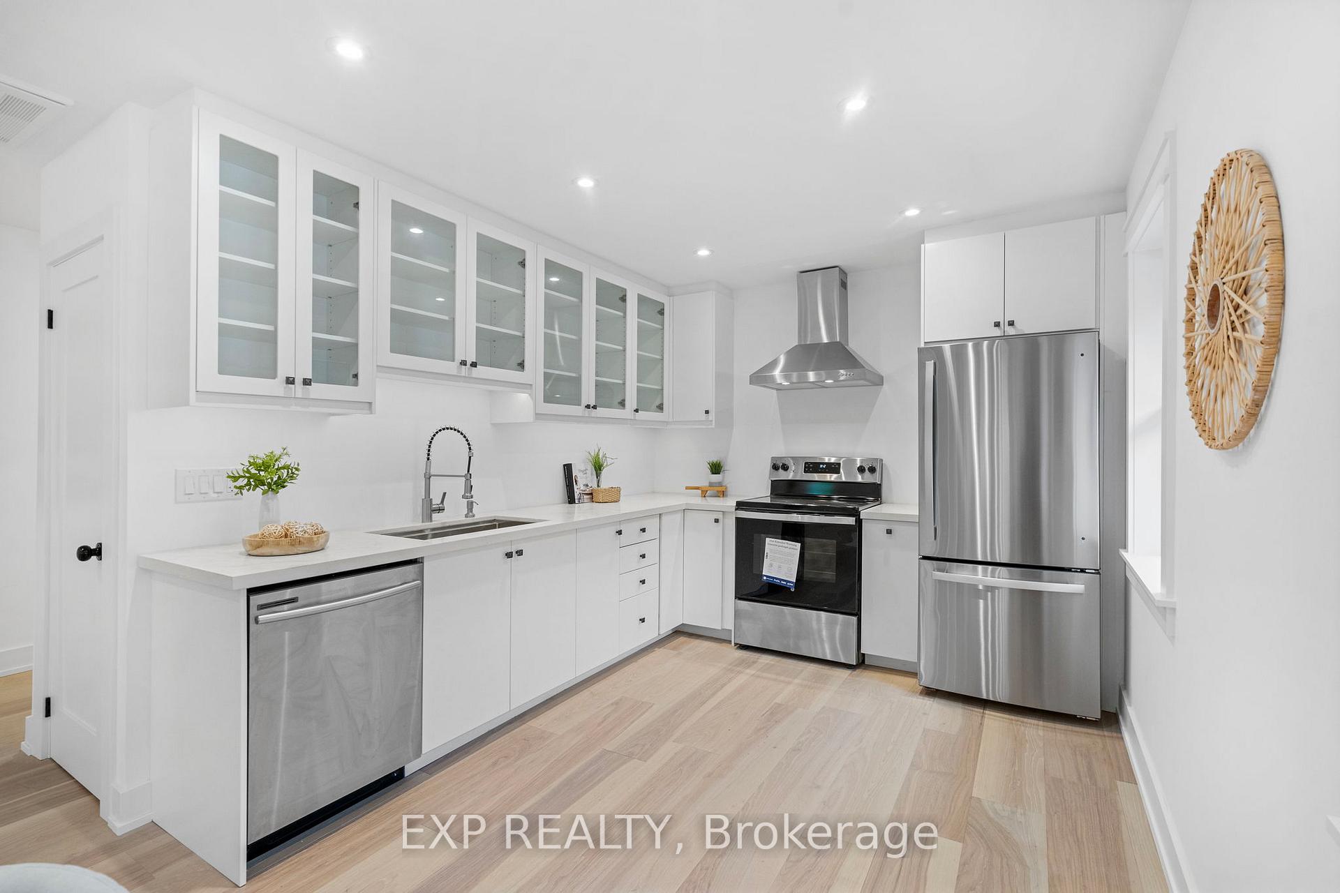 Photo 13 of 26 Glen Manor Drive, Toronto, The Beaches — HOMEH