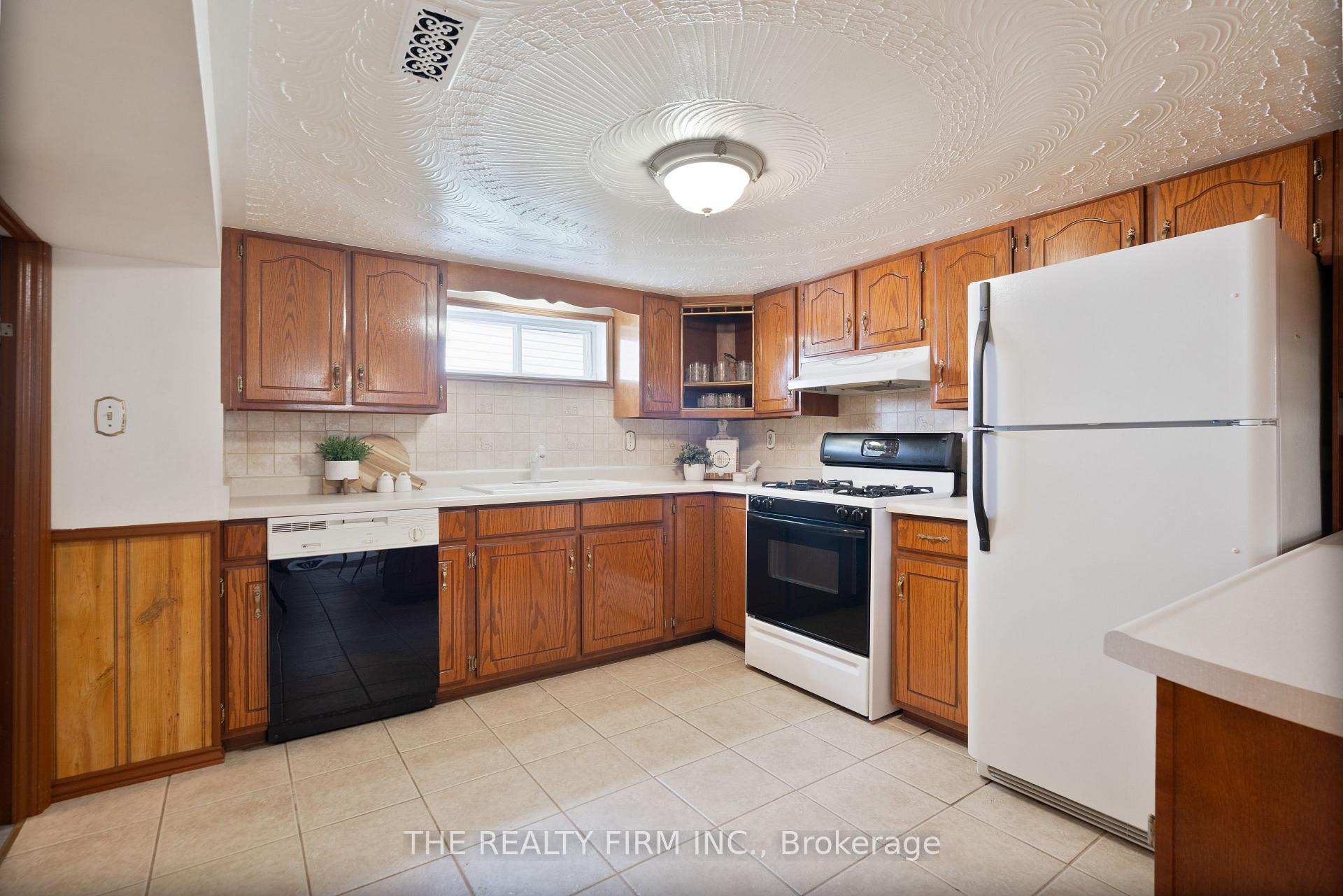 Photo 17 of 22326 Adelaide Road, Strathroy-Caradoc, Mount Brydges — HOMEH