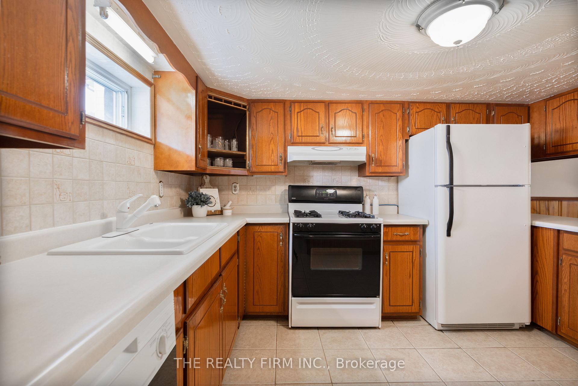 Photo 19 of 22326 Adelaide Road, Strathroy-Caradoc, Mount Brydges — HOMEH