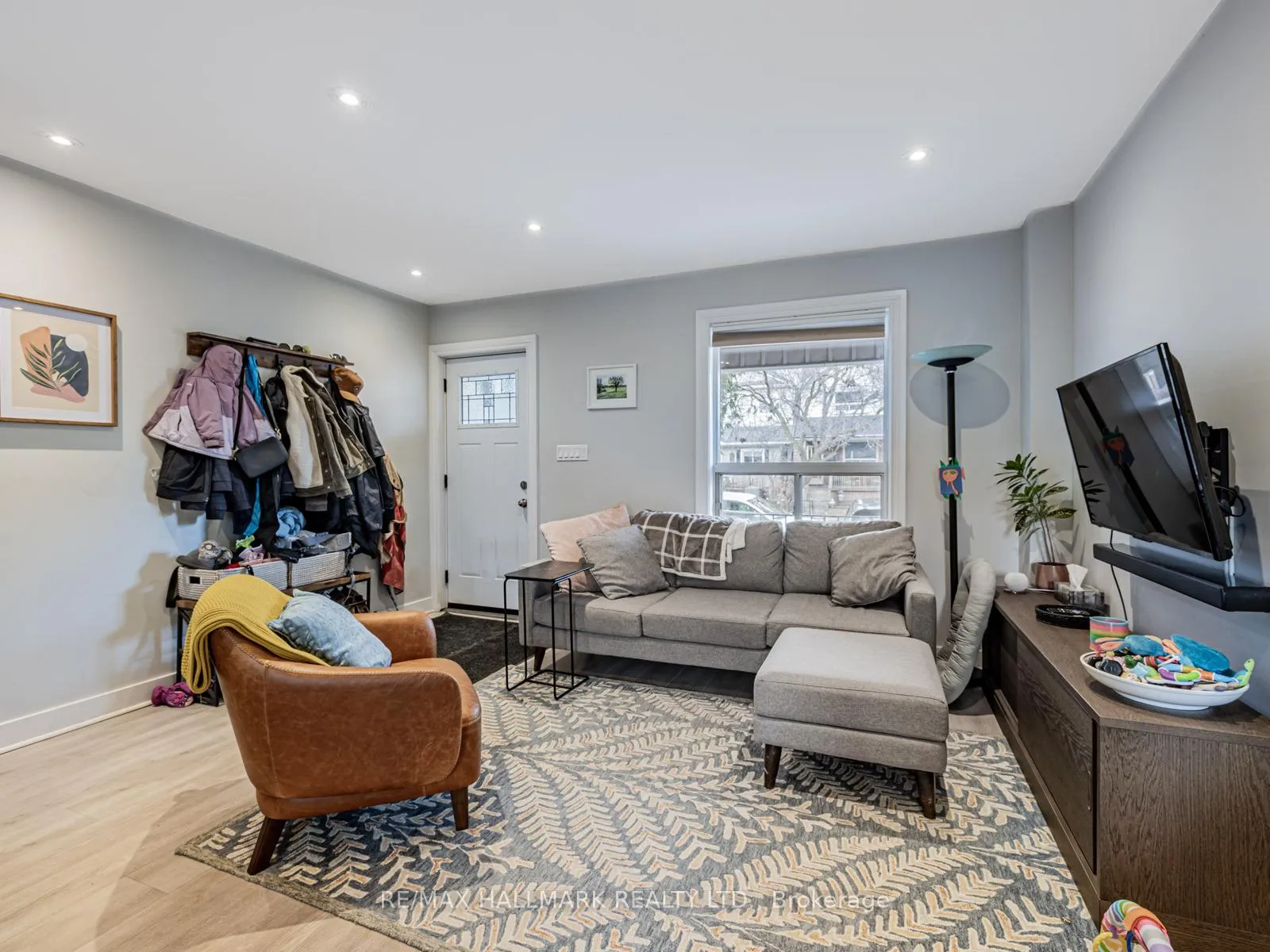 Photo 3 of 263 Springdale Boulevard, Toronto, Danforth Village-East York — HOMEH