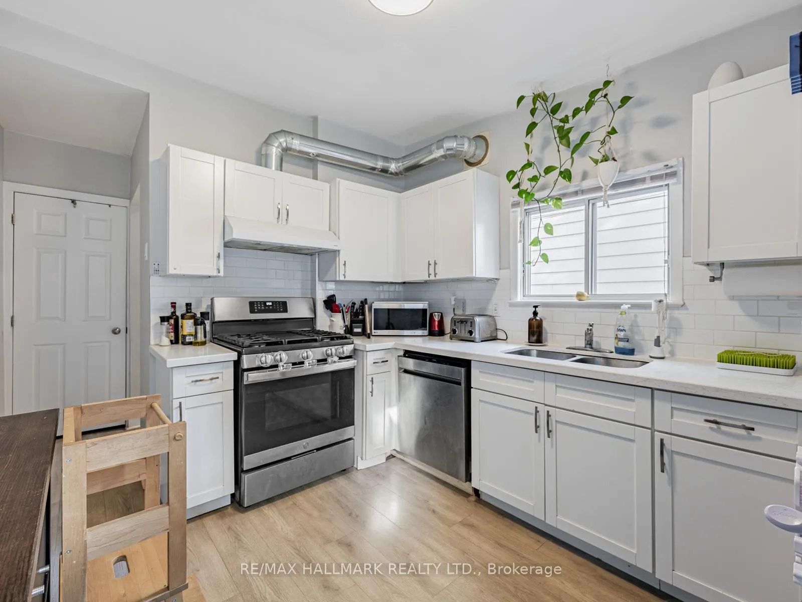 Photo 8 of 263 Springdale Boulevard, Toronto, Danforth Village-East York — HOMEH