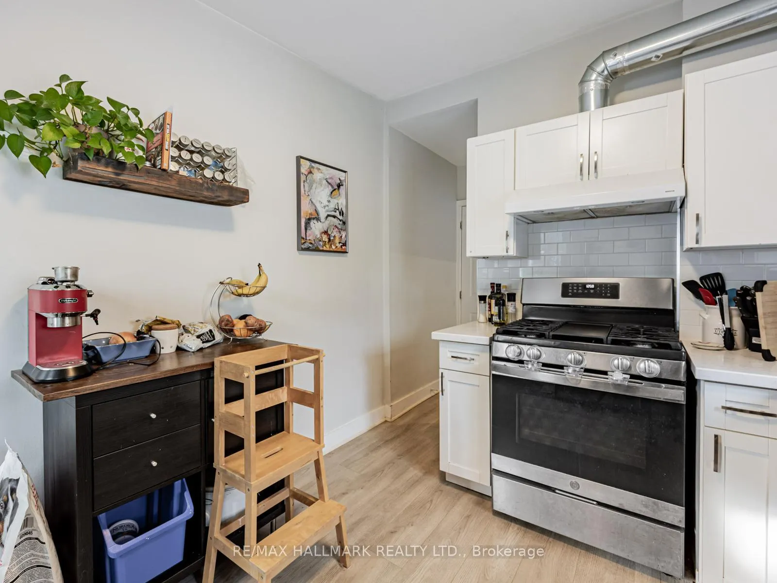 Photo 9 of 263 Springdale Boulevard, Toronto, Danforth Village-East York — HOMEH