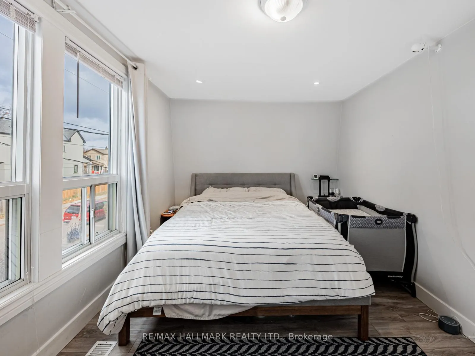 Photo 11 of 263 Springdale Boulevard, Toronto, Danforth Village-East York — HOMEH