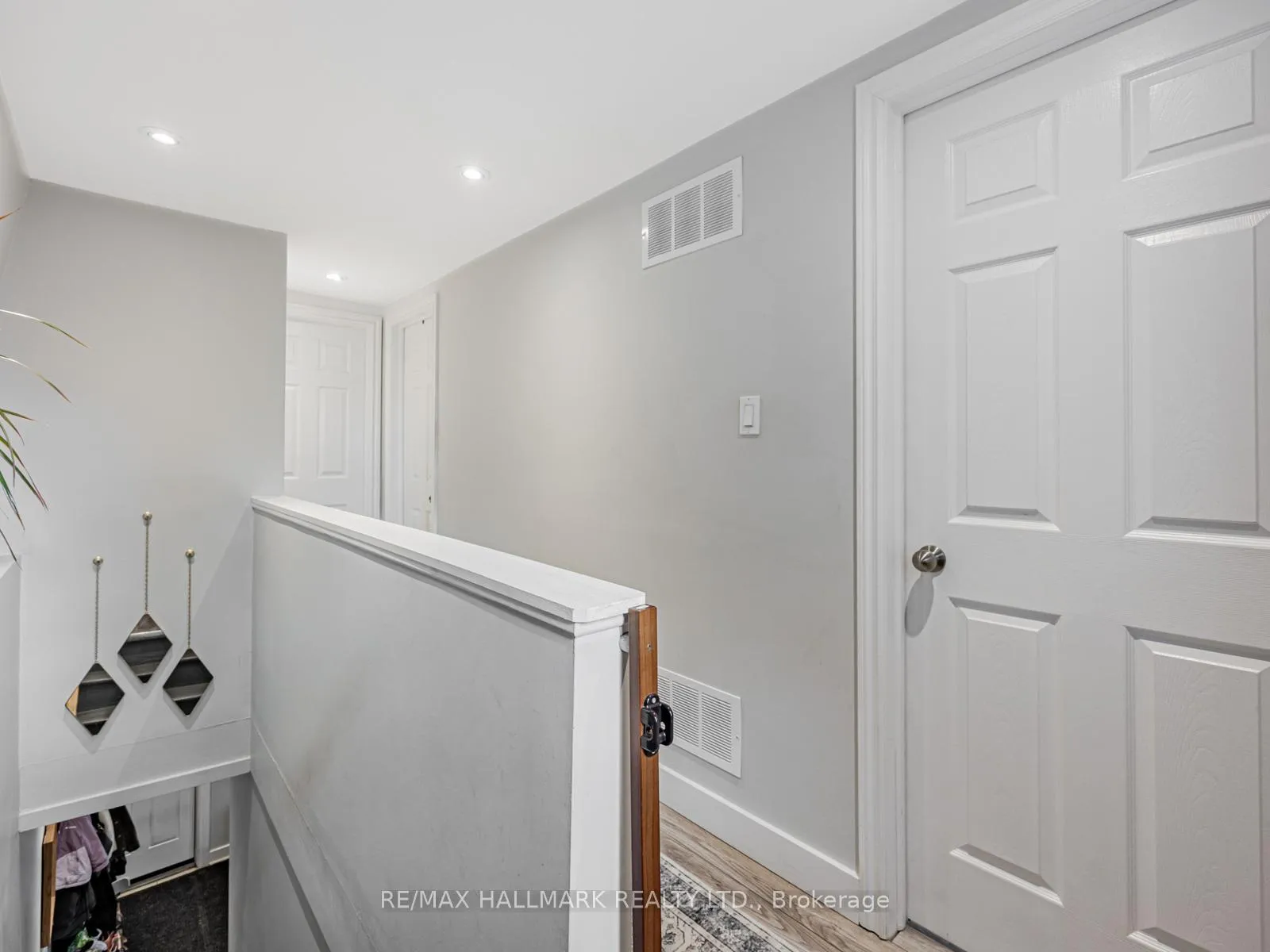 Photo 16 of 263 Springdale Boulevard, Toronto, Danforth Village-East York — HOMEH