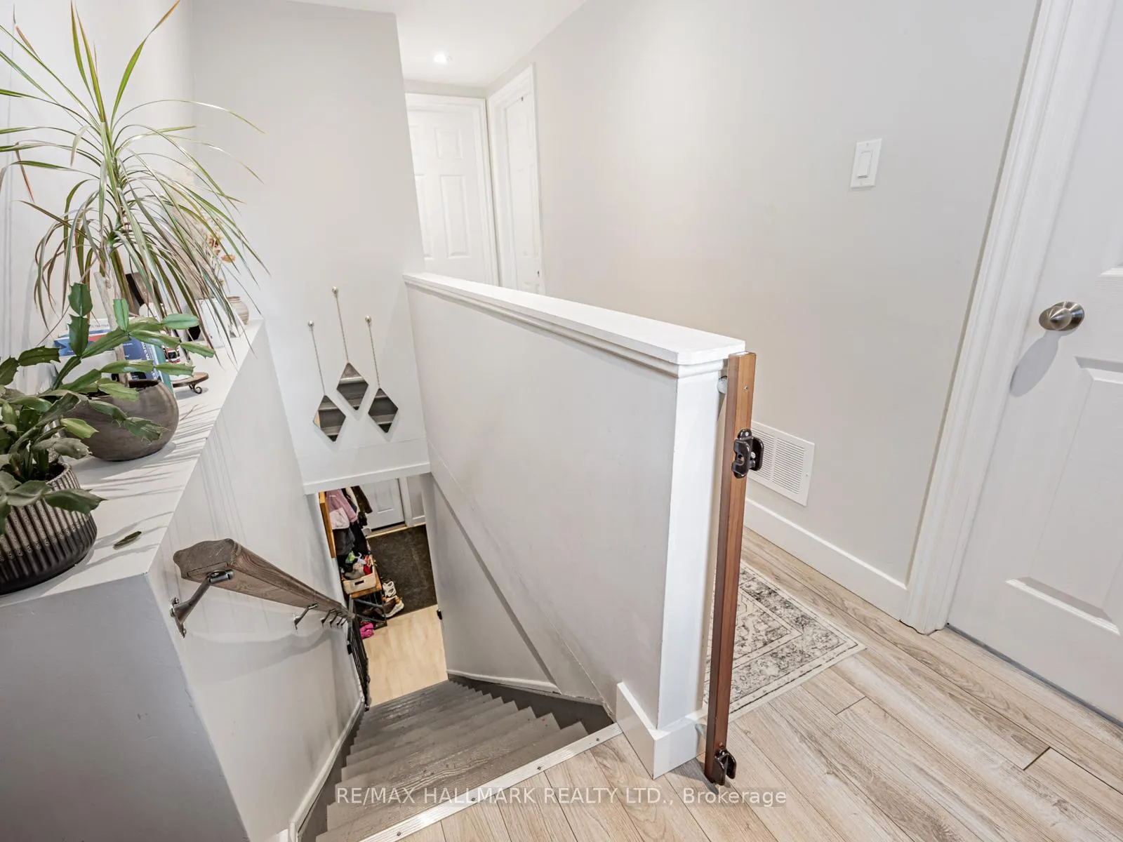 Photo 17 of 263 Springdale Boulevard, Toronto, Danforth Village-East York — HOMEH
