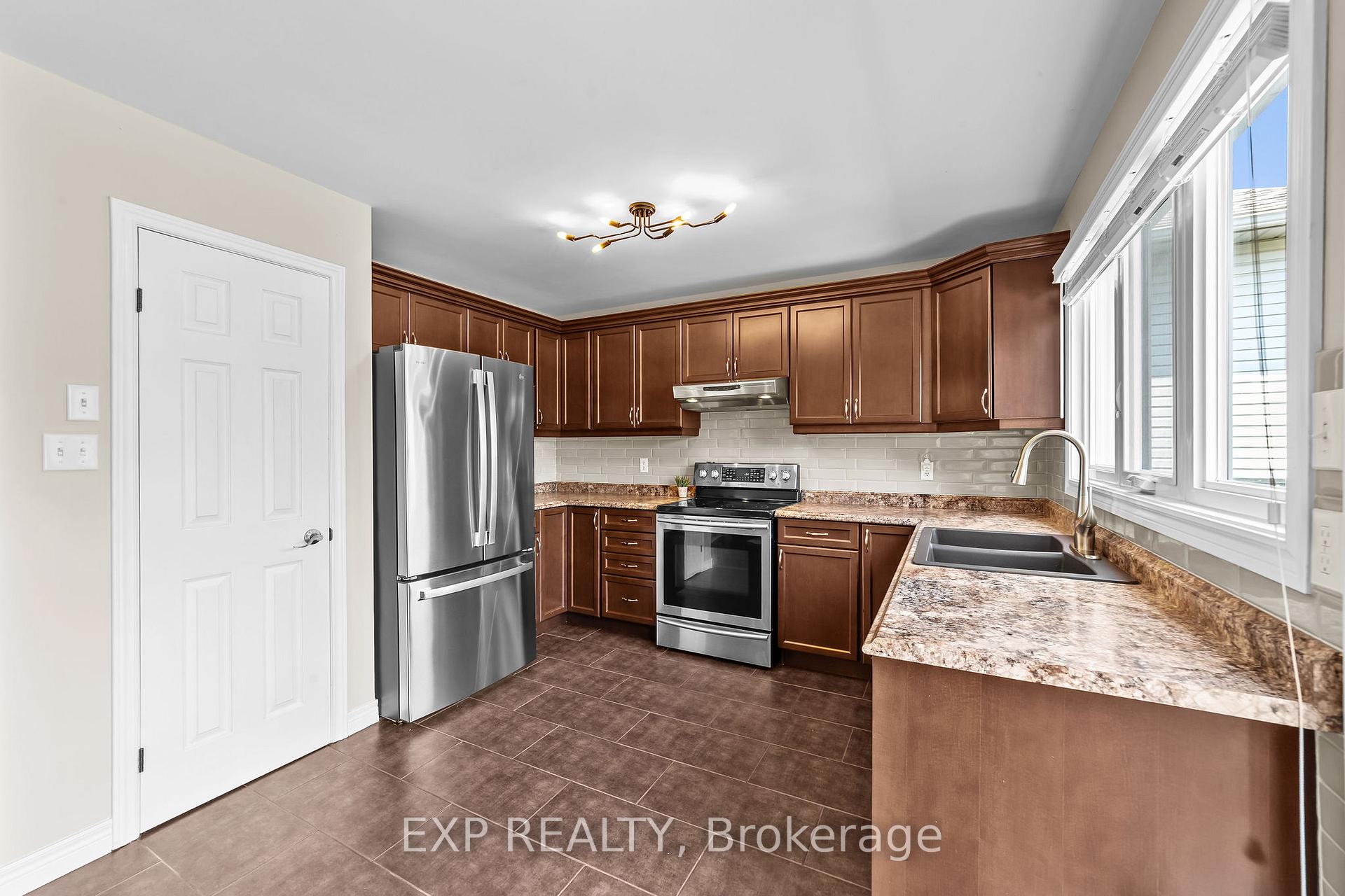 Photo 11 of 489 Riverview Drive, Strathroy-Caradoc, NE — HOMEH