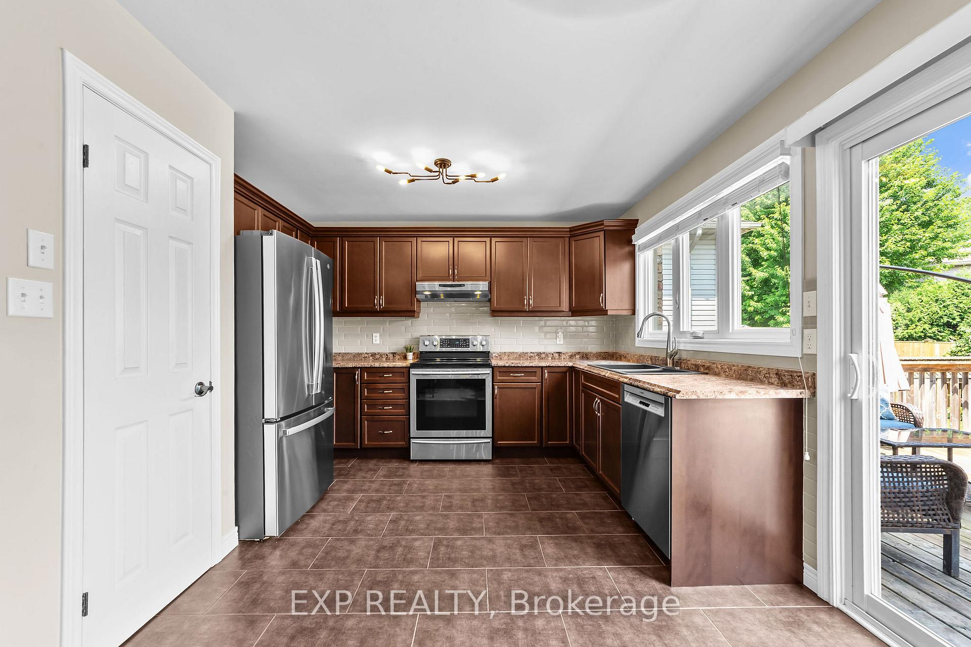 Photo 13 of 489 Riverview Drive, Strathroy-Caradoc, NE — HOMEH