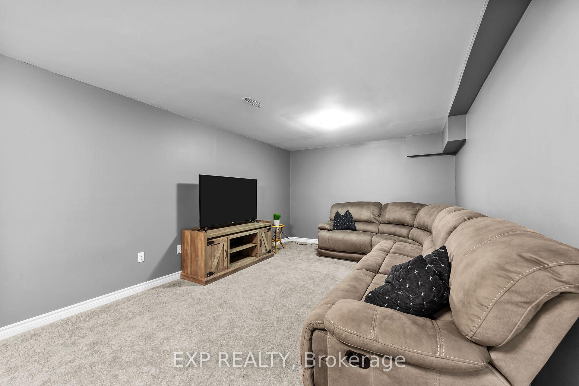 Photo 31 of 489 Riverview Drive, Strathroy-Caradoc, NE — HOMEH