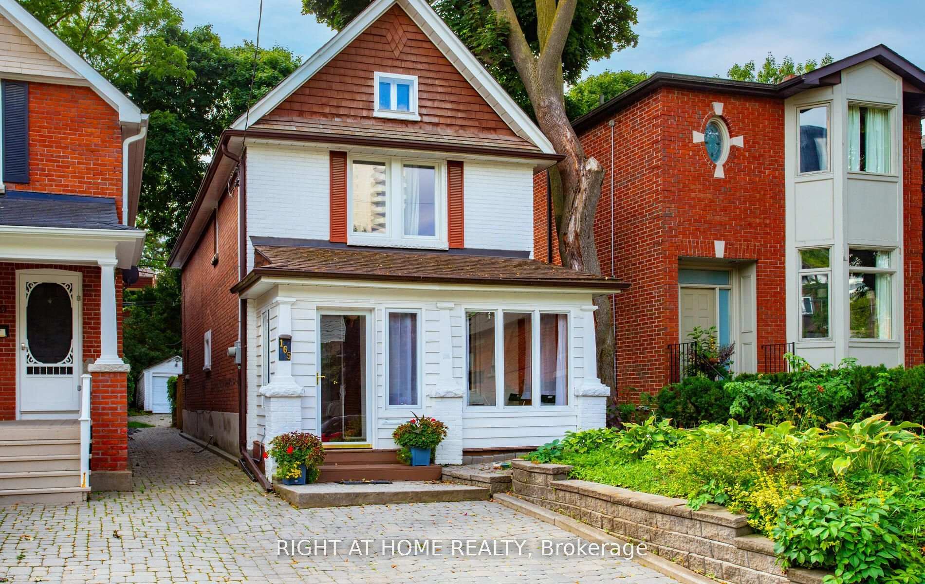 Front of 165 Hillsdale Avenue E