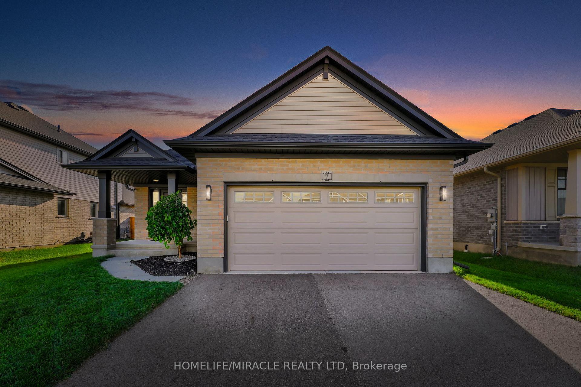Photo 2 of 7 Curren Crescent, Tillsonburg — HOMEH