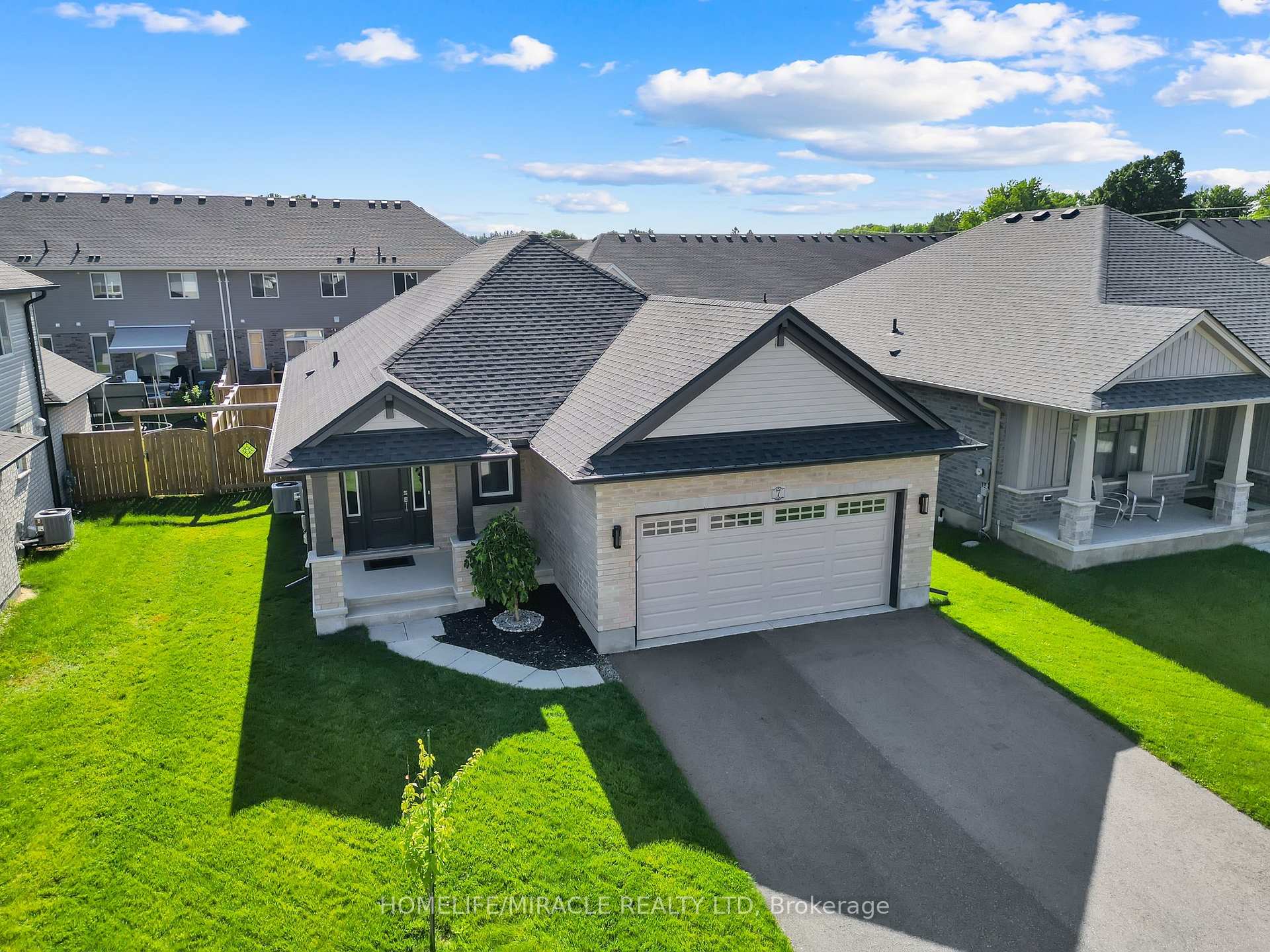 Photo 3 of 7 Curren Crescent, Tillsonburg — HOMEH