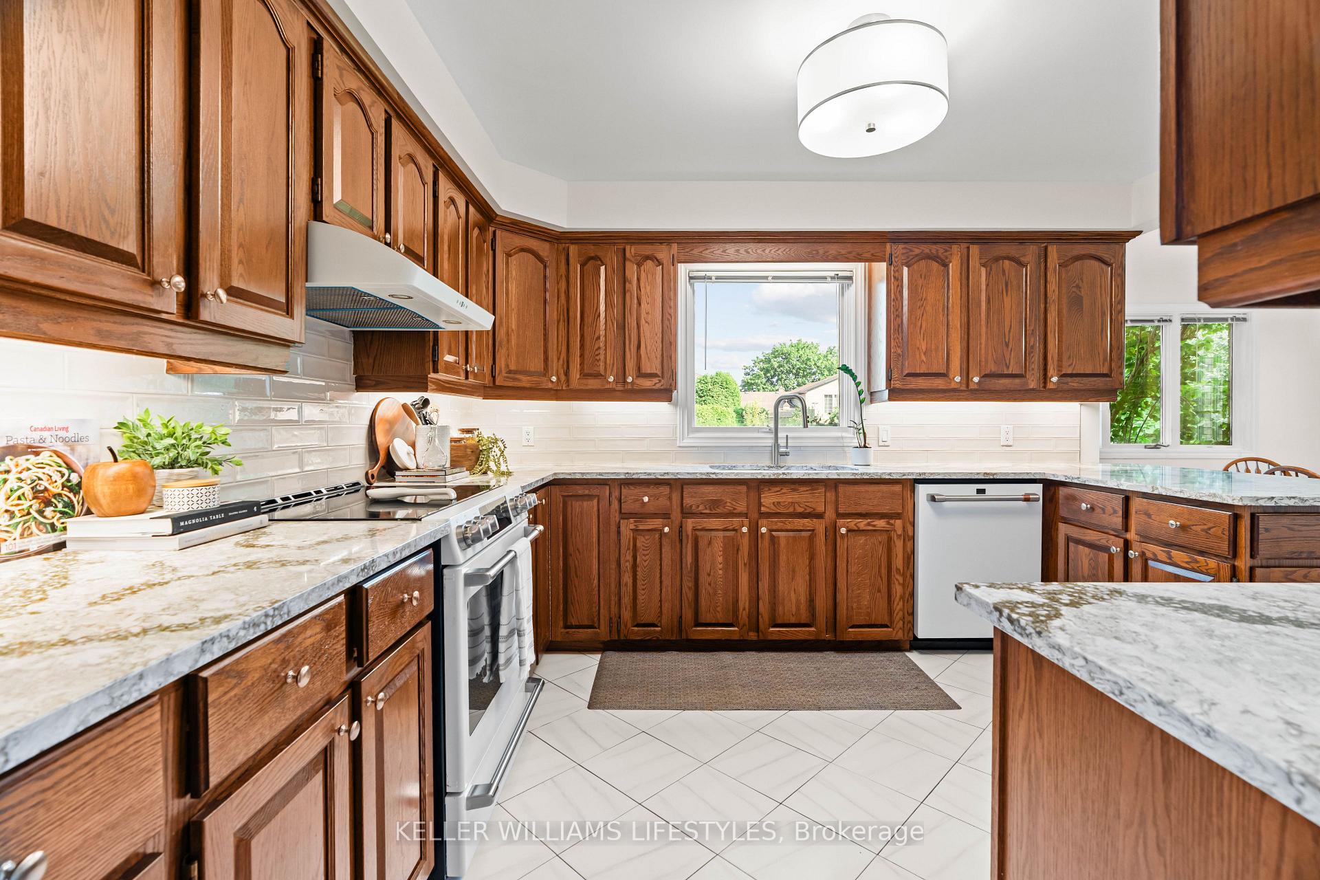Photo 15 of 450 Scott Street E, Strathroy-Caradoc, SE — HOMEH