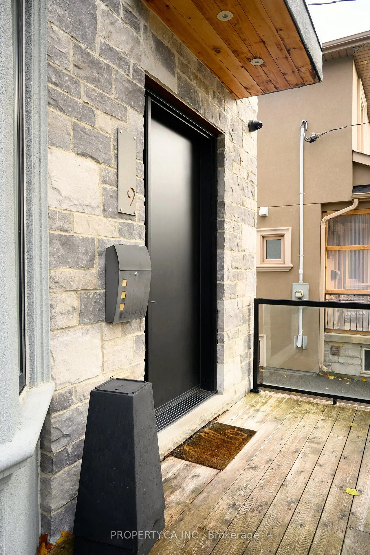 Photo 2 of 9 Northbrook Road, Toronto, East York — HOMEH