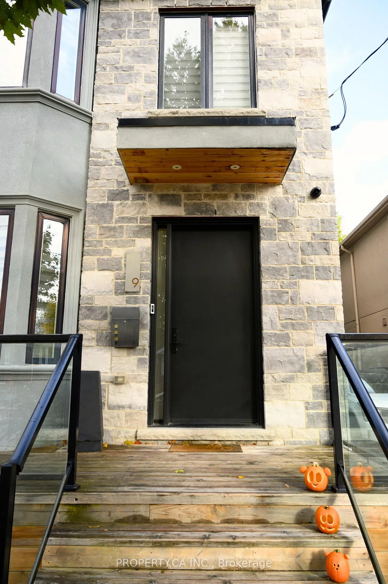 Photo 3 of 9 Northbrook Road, Toronto, East York — HOMEH