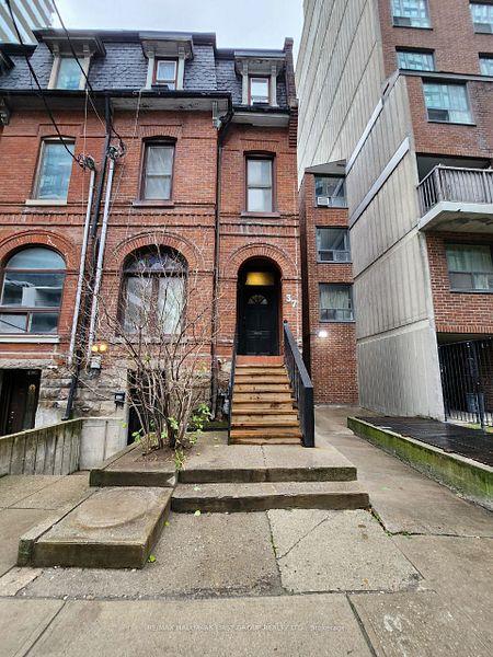 Front of 37 Mutual Street
