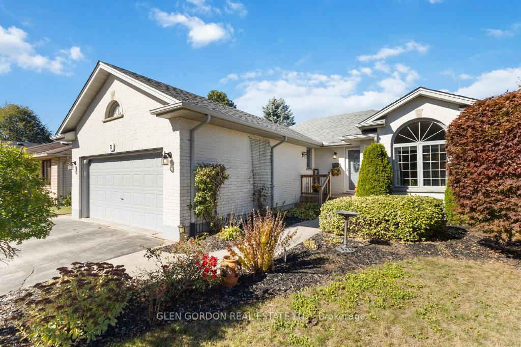 Photo 2 of 71 Parkview Crescent, Strathroy-Caradoc, SE — HOMEH