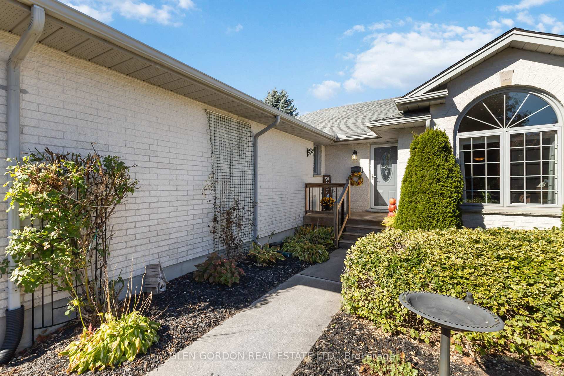 Photo 4 of 71 Parkview Crescent, Strathroy-Caradoc, SE — HOMEH