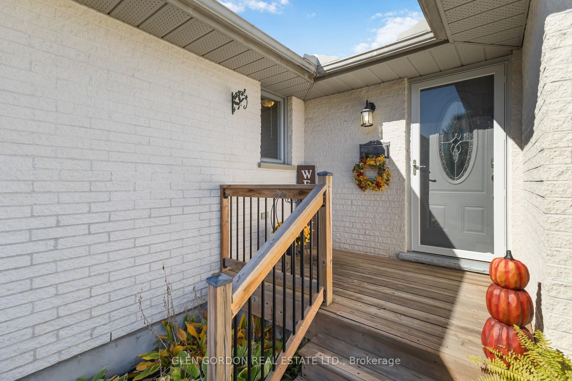 Photo 5 of 71 Parkview Crescent, Strathroy-Caradoc, SE — HOMEH