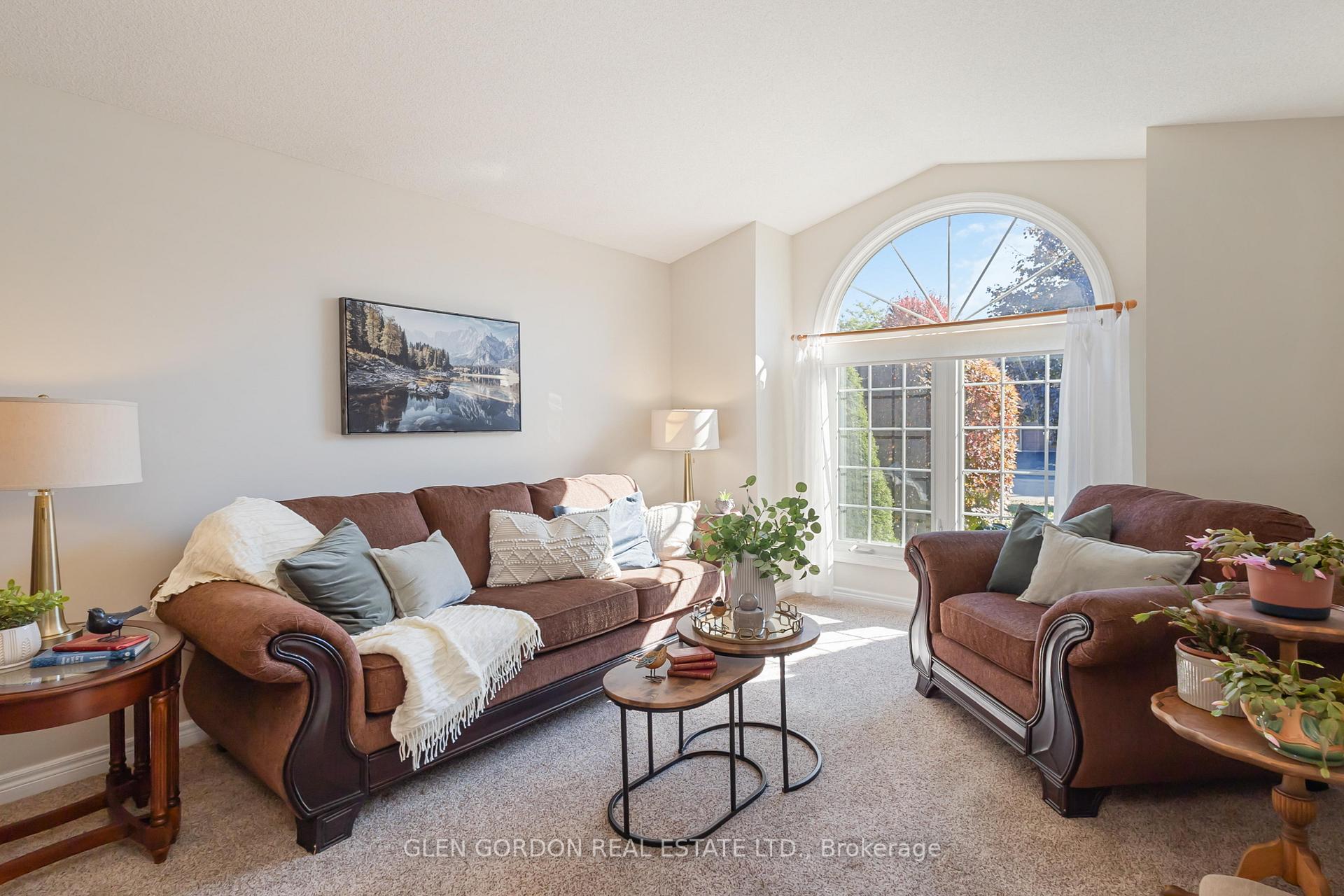 Photo 8 of 71 Parkview Crescent, Strathroy-Caradoc, SE — HOMEH