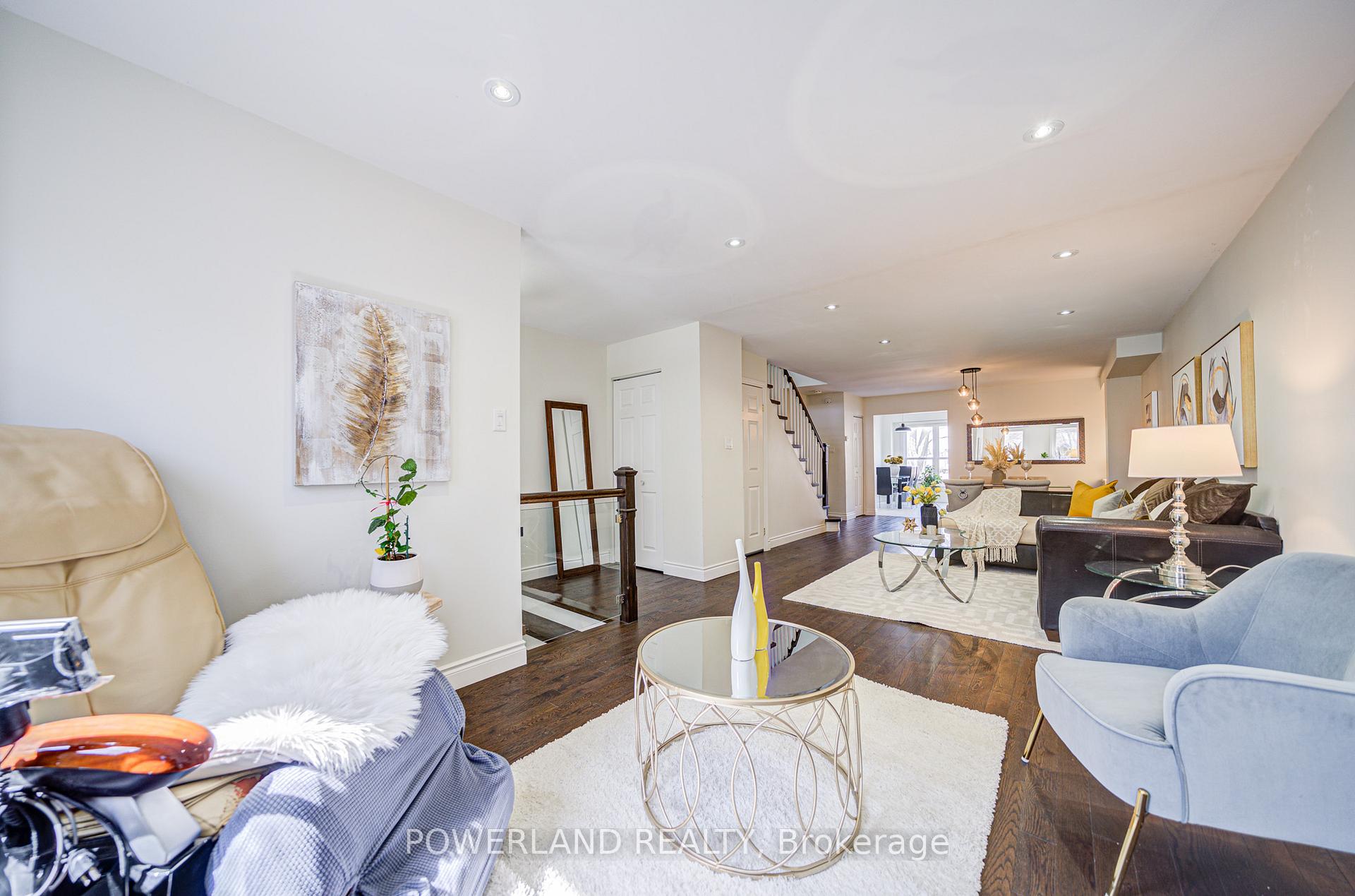 Photo 4 of 20 Coatsworth Crescent, Toronto, Woodbine Corridor — HOMEH