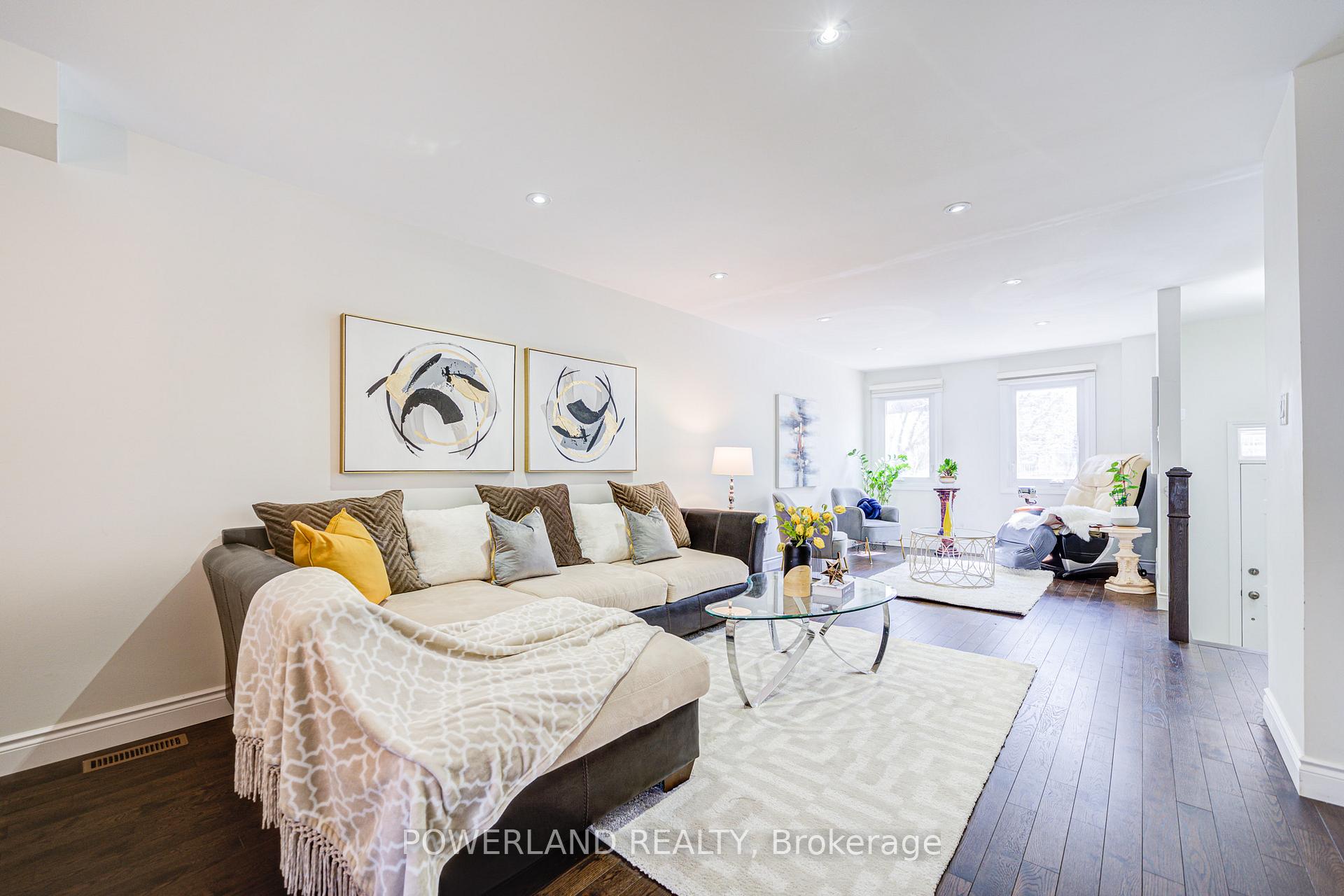 Photo 8 of 20 Coatsworth Crescent, Toronto, Woodbine Corridor — HOMEH